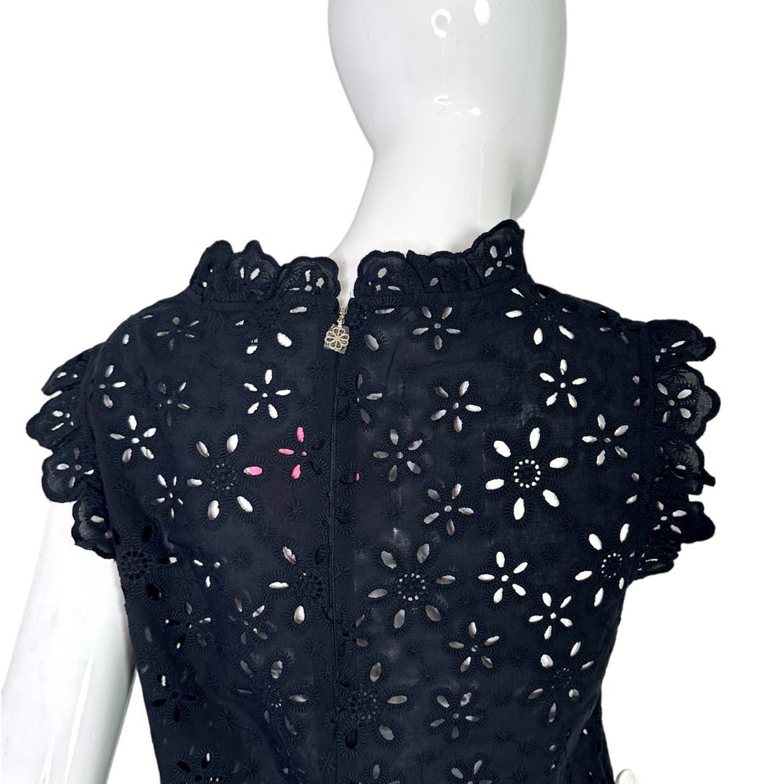 Kate Spade Kate Spade Daisy Eyelet Top size 0 Black Size XS / US 0-2 / IT 36-38 - 5 Thumbnail