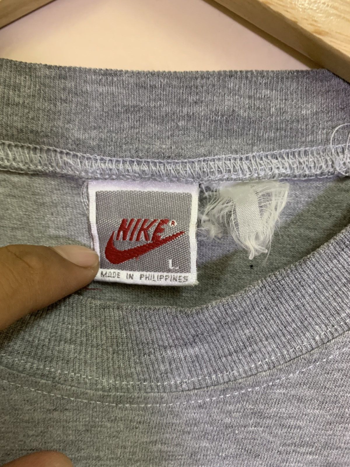 Nike Vintage Nike Air Gray Tag T-Shirt Size US L / EU 52-54 / 3 - 4 Thumbnail