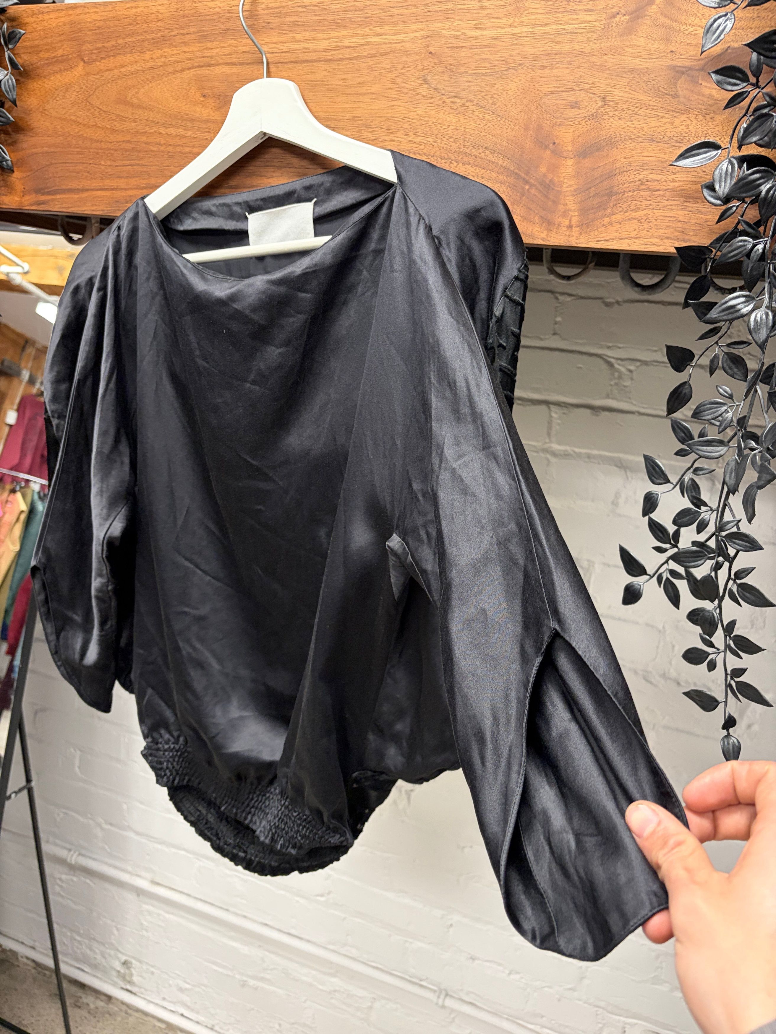 Maison Margiela AW2007 Maison Margiela Black Silk ‘Spiderweb’ Cocoon Top Size M / US 6-8 / IT 42-44 - 4 Thumbnail
