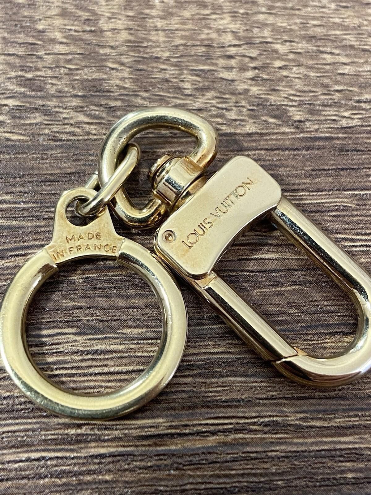 Louis Vuitton Louis Vuitton gold metal keychain bag charm, made in France Size ONE SIZE - 3 Thumbnail