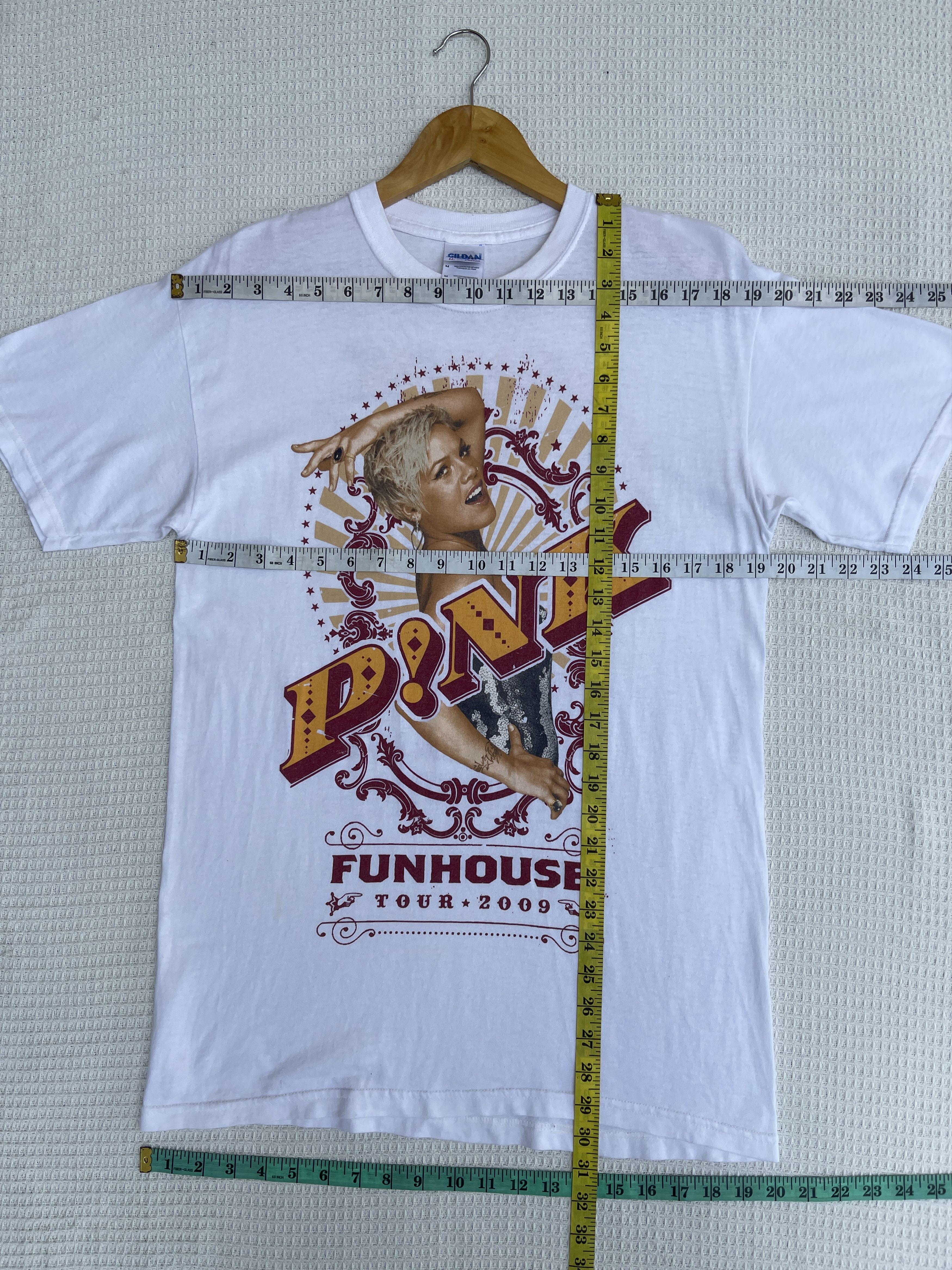 Band Tees × Vintage Last Drop🔥Rare🔥Vintage 00s Pink Funhouse World Tour 2009 Size US M / EU 48-50 / 2 - 7 Thumbnail