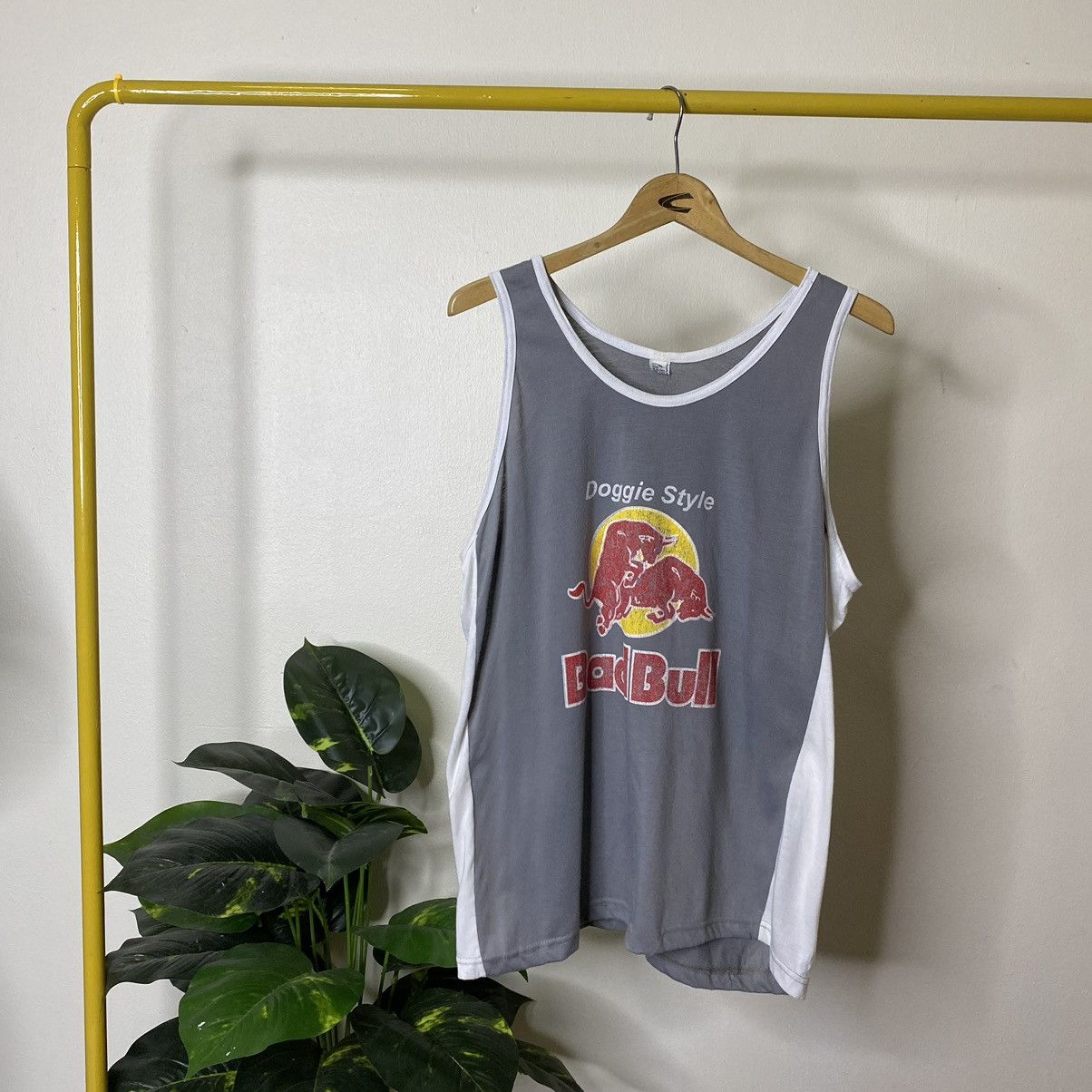Vintage Vintage Bad Bull Doggie Style Parody Red Bull Tank Top Size US L / EU 52-54 / 3 - 1 Thumbnail