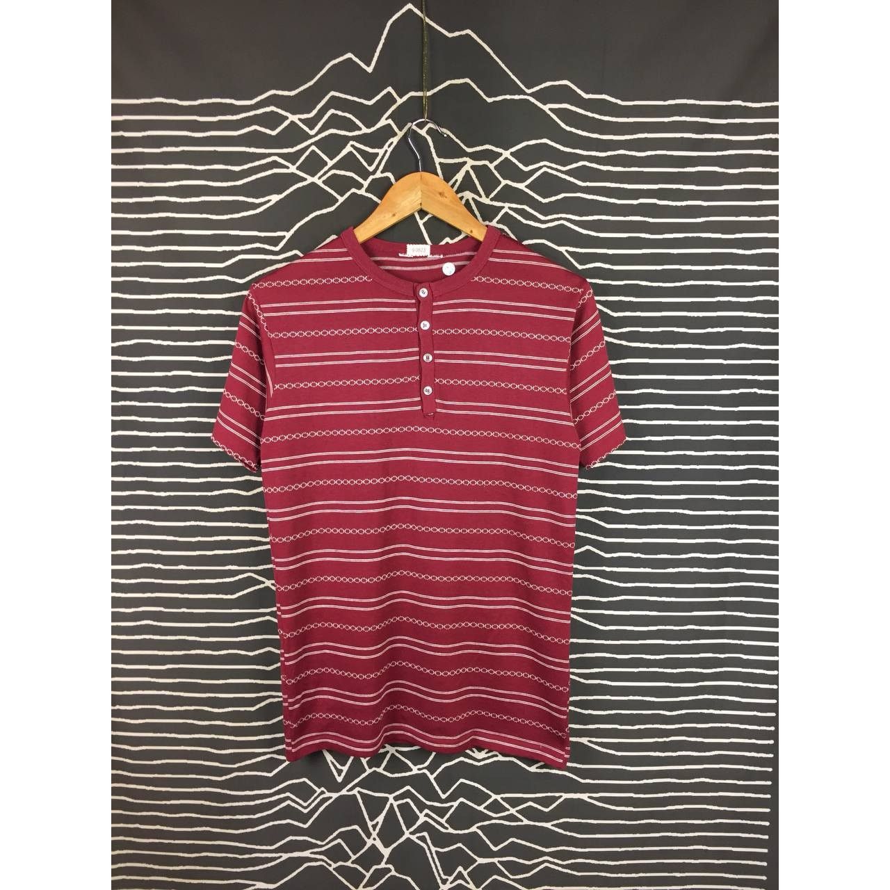 Vintage Vtg 90s Retro Style Patterned Single Stitch Henley Neck Tee Size US S / EU 44-46 / 1 - 2 Thumbnail