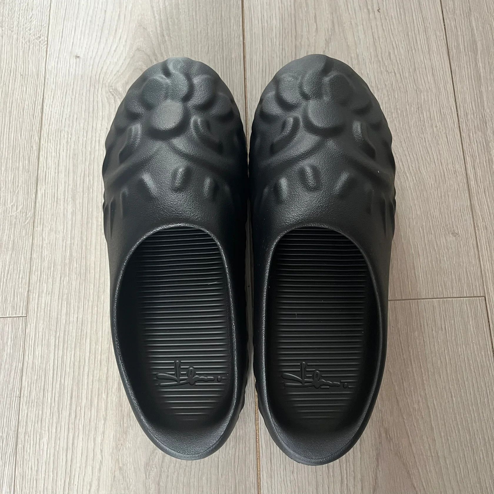 Other UK Slawn Shapes Black Chompaz Sliders Small Size US 9 / EU 42 - 3 Thumbnail