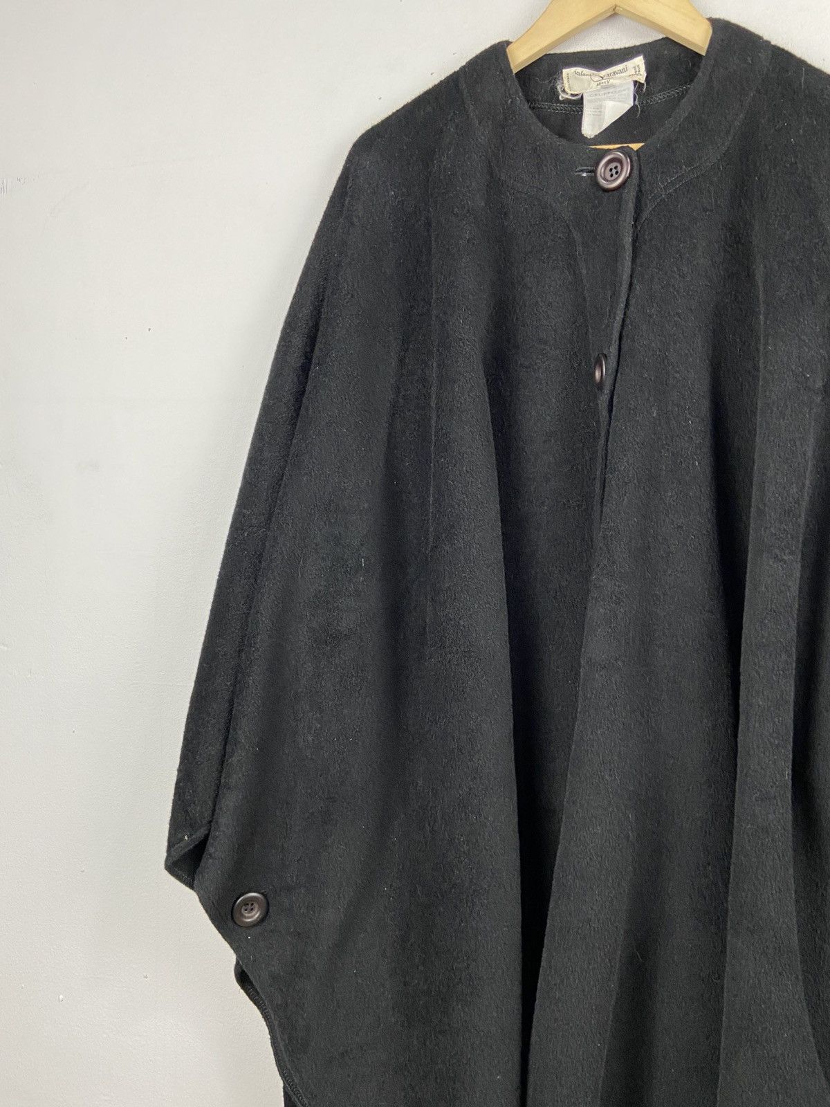 Valentino VINTAGE VALENTINO CARAVANI CAPES RARE Size M / US 6-8 / IT 42-44 - 2 Thumbnail