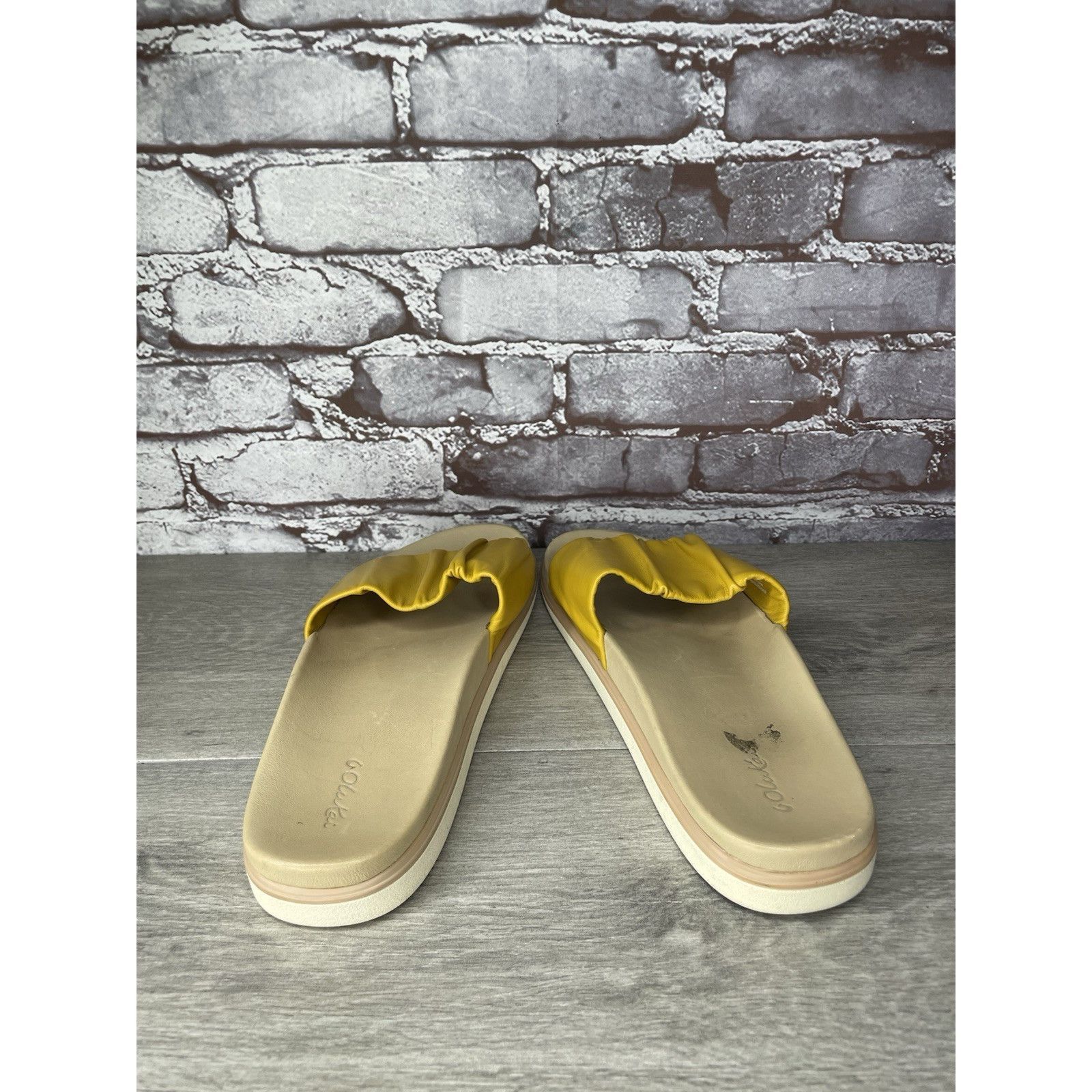 Olukai Olukai Pihapiha Gold Leather Beach Slides Casual Sandals Wom Size US 10 / IT 40 - 5 Thumbnail