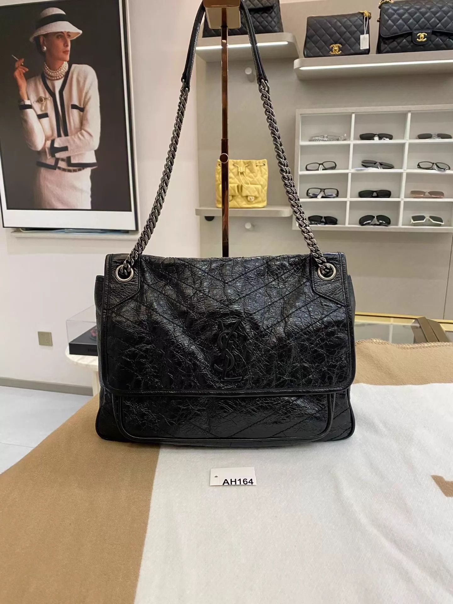 Yves Saint Laurent YSL Niki,Black/Silver Crumpled Calfskin, Distressed Hardware Size ONE SIZE - 3 Thumbnail