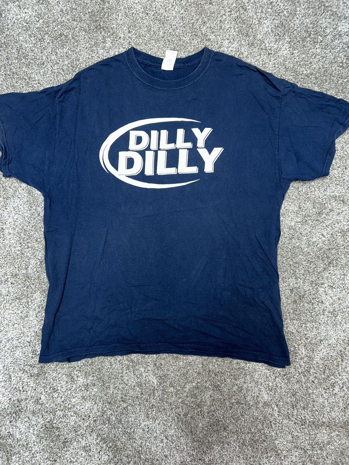 Gildan Dilly Dilly Retro Logo T-shirt Size US XL / EU 56 / 4 - 1 Thumbnail
