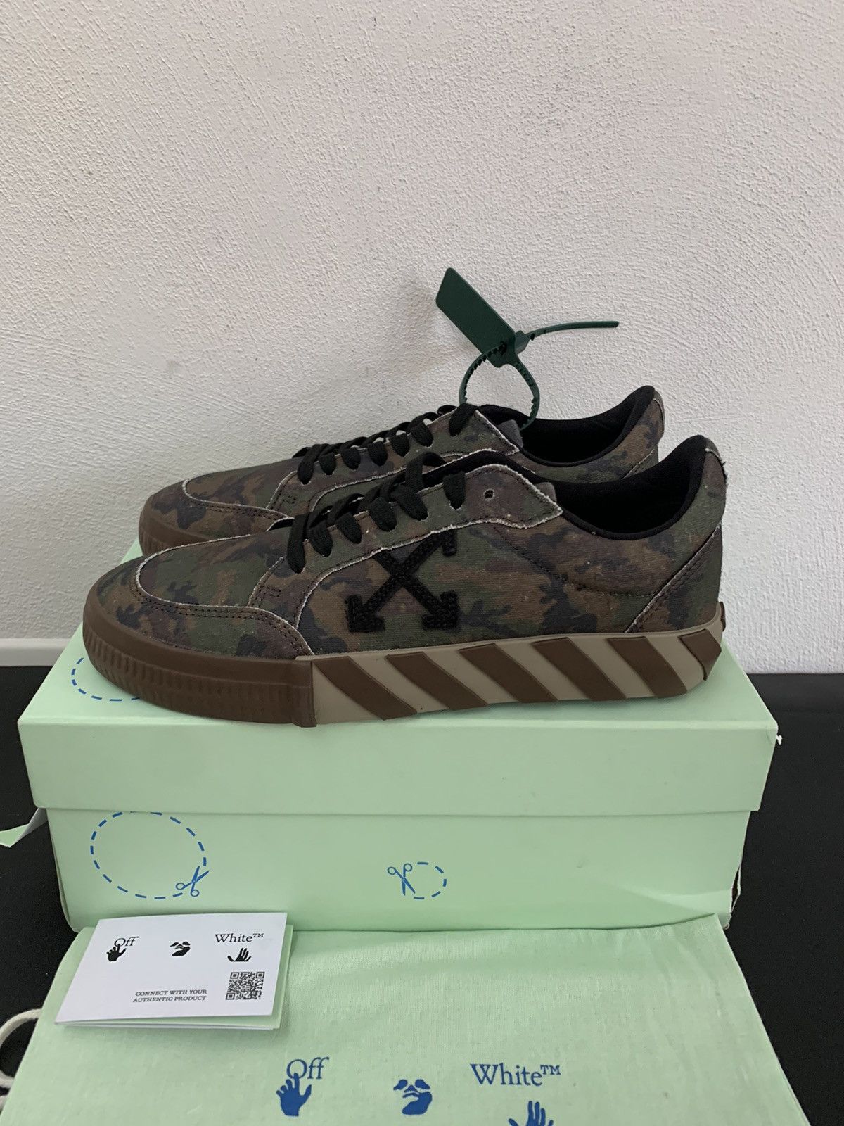 Off-White OFF-WHITE LOW VULCANIZED CAMO CANVAS Size US 7 / EU 40 - 3 Thumbnail