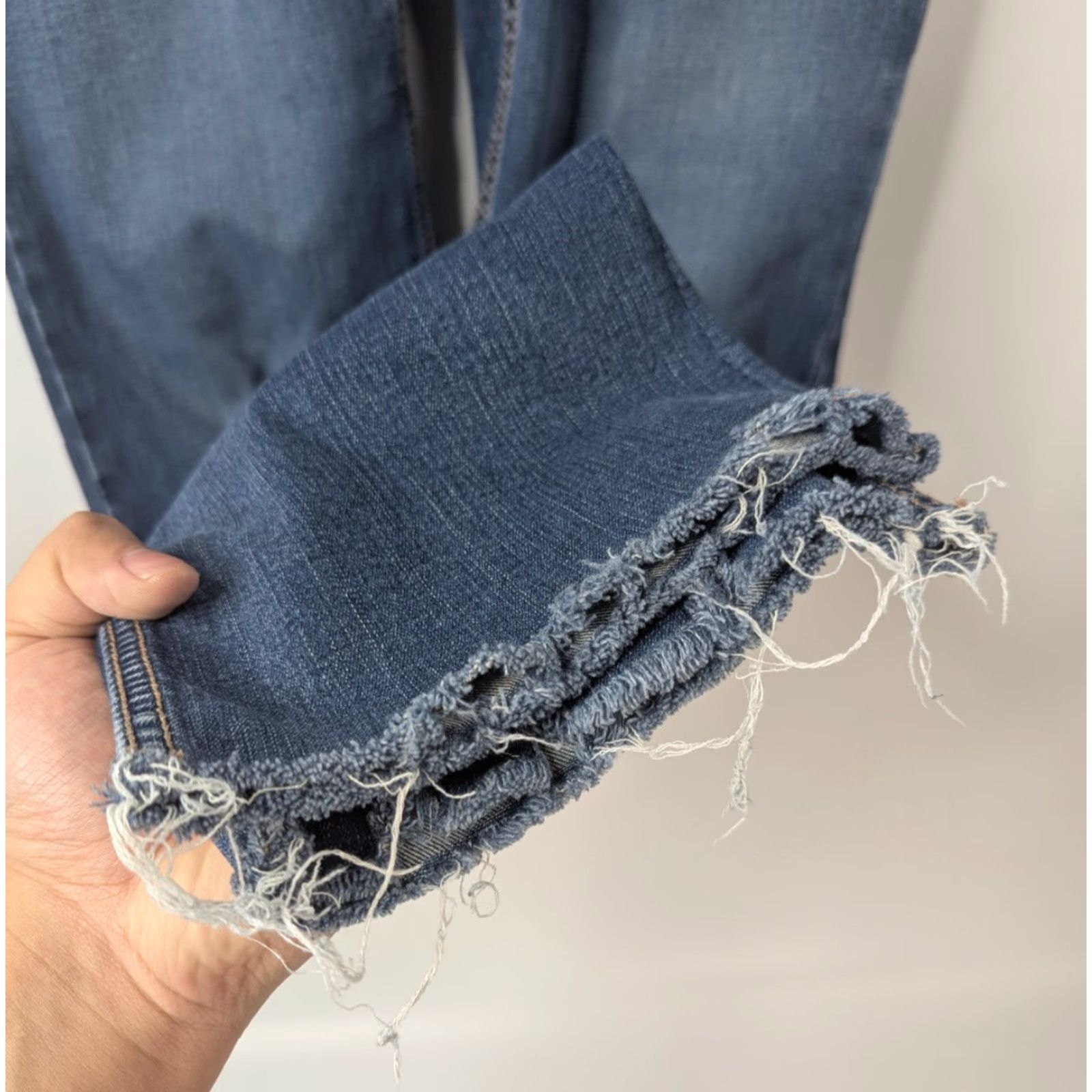 Wrangler Wrangler Jeans Women's Bootcut Denim Blue 7/8 Distressed Raw Hem Size 28" / US 6 / IT 42 - 6 Thumbnail