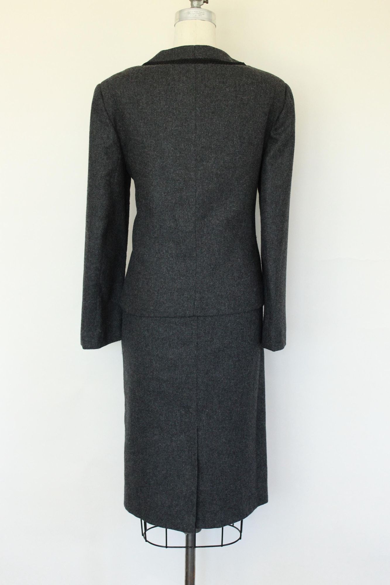 Vintage Vintage 1980s Womens Suit, Russ Gray Wool Skirt And Jacket, Size M / US 6-8 / IT 42-44 - 9 Thumbnail