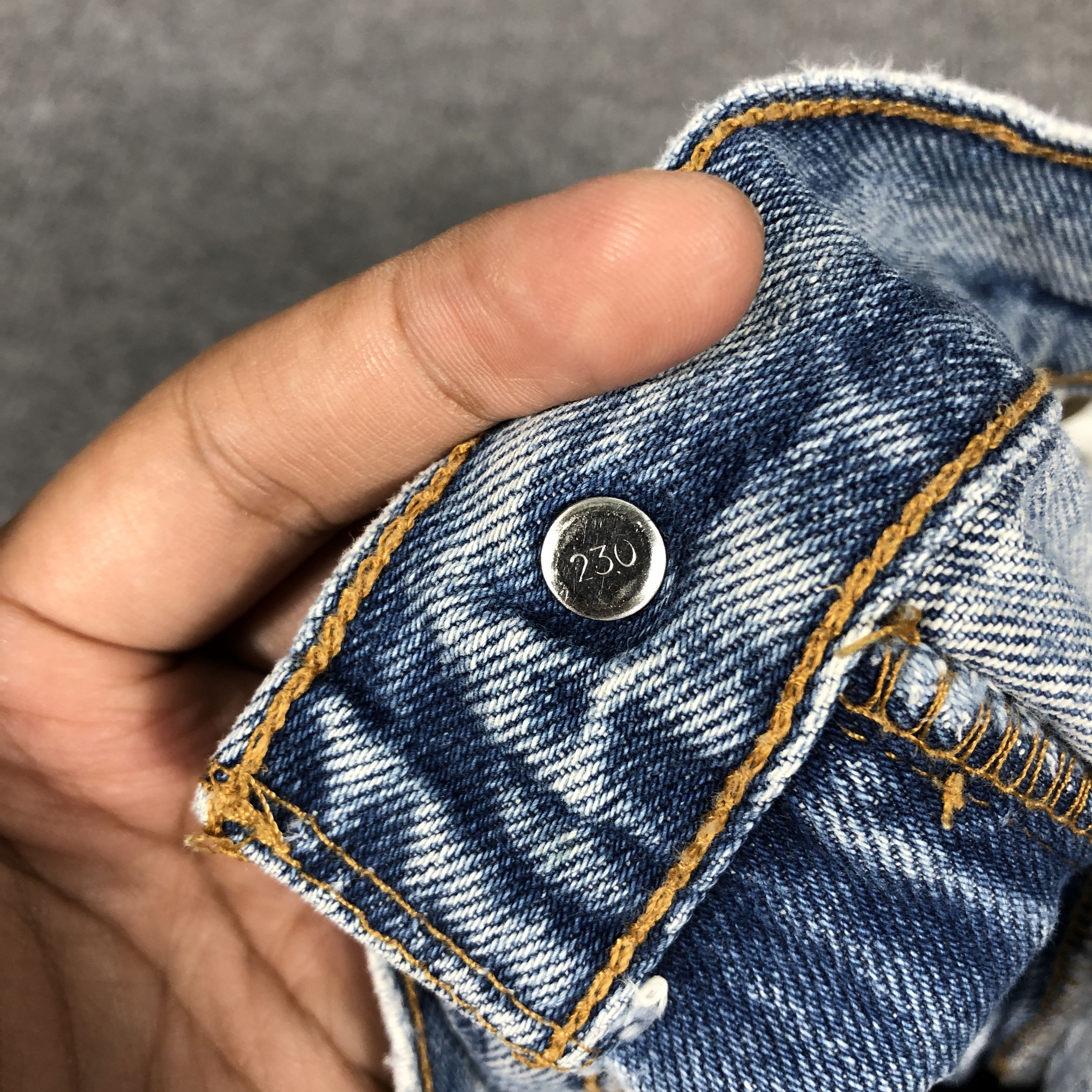 Levi's × Vintage Womens Vintage Levis Jeans Short Pants Classic Fit L885W Size 35" - 5 Thumbnail