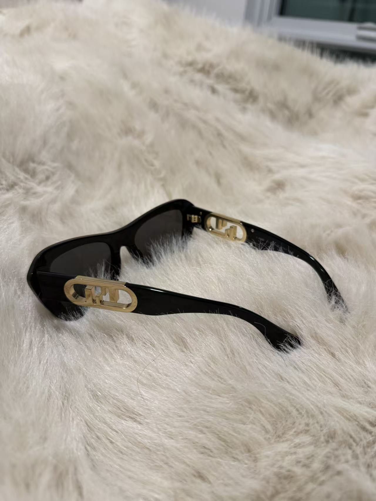 Fendi FENDI FE40064I 01A BLACK AUTHENTIC SUNGLASSES Size ONE SIZE - 3 Thumbnail