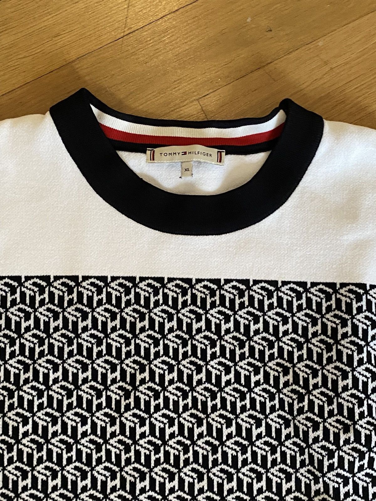 Tommy Hilfiger Cropped Knit Tommy Hilfiger Monogram Sweater Size L / US 10 / IT 46 - 3 Thumbnail