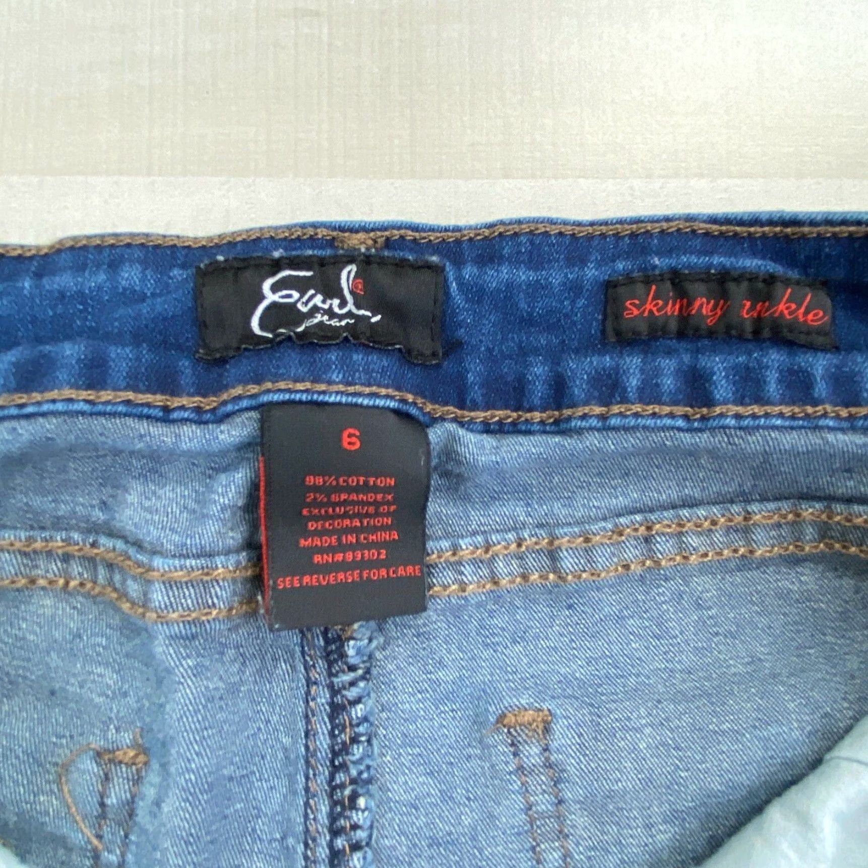Vintage Earl Jean Womens Skinny Jeans Medium Wash Cropped Distressed Denim Size 28" / US 6 / IT 42 - 4 Thumbnail