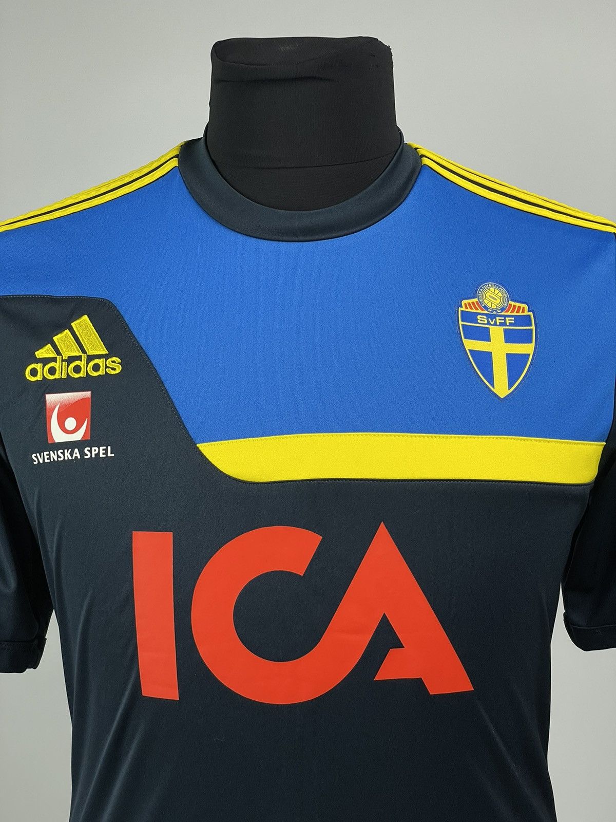 Adidas Adidas Sweden 2013-2014 Training Football Soccer Jersey Size US M / EU 48-50 / 2 - 3 Thumbnail