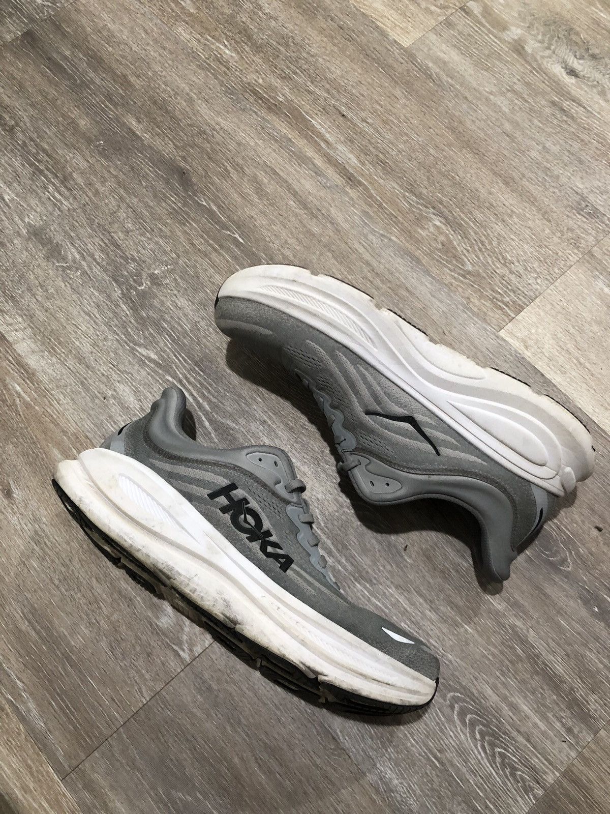 Hoka Hoka One One Shoes Mens Size 14 Gray White Bondi 9 Road Run Size US 14 / EU 47 - 2 Thumbnail