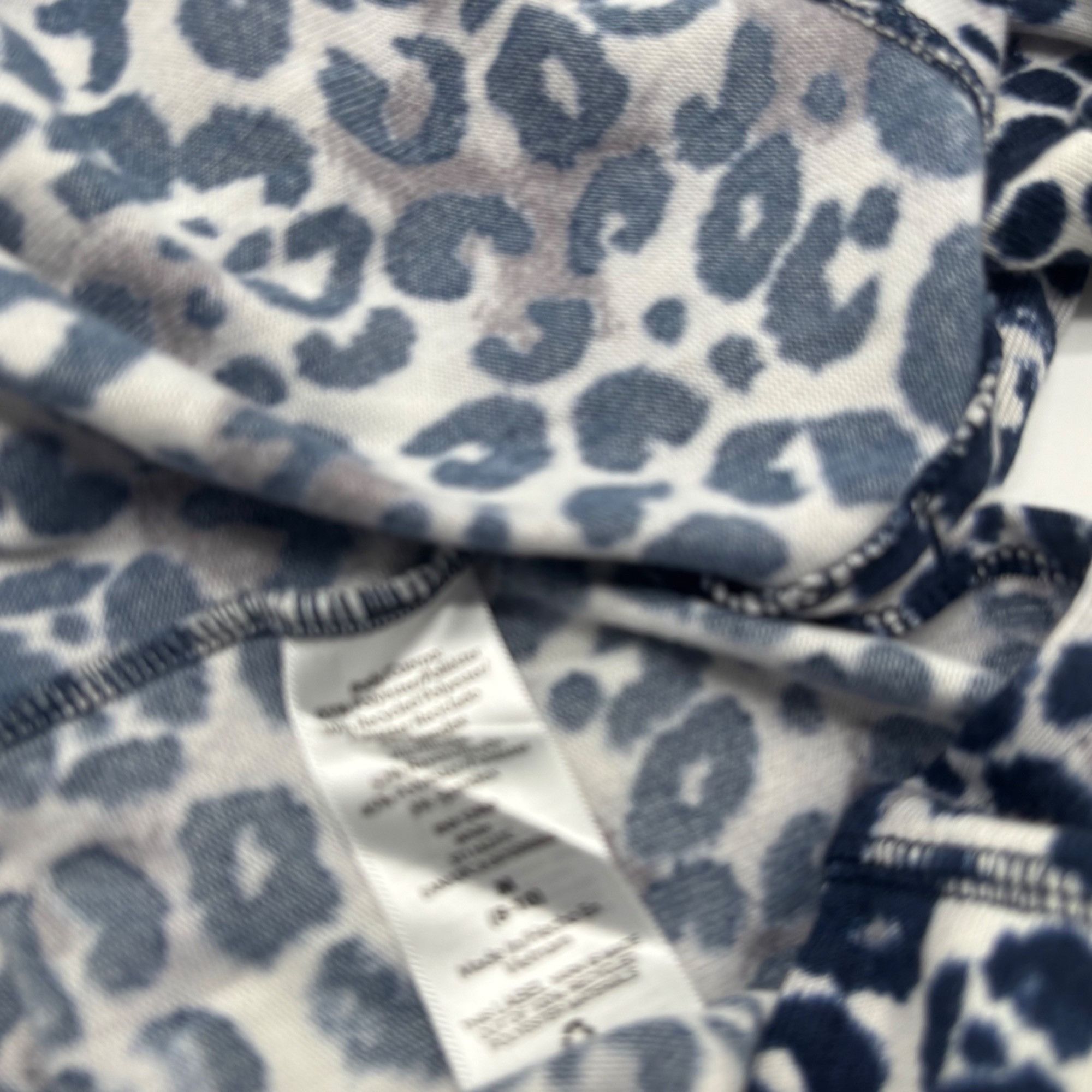Other Secret Treasures Womens Leopard Print V-Neck, Hi-Low Hem, Lo Size M / US 6-8 / IT 42-44 - 5 Thumbnail