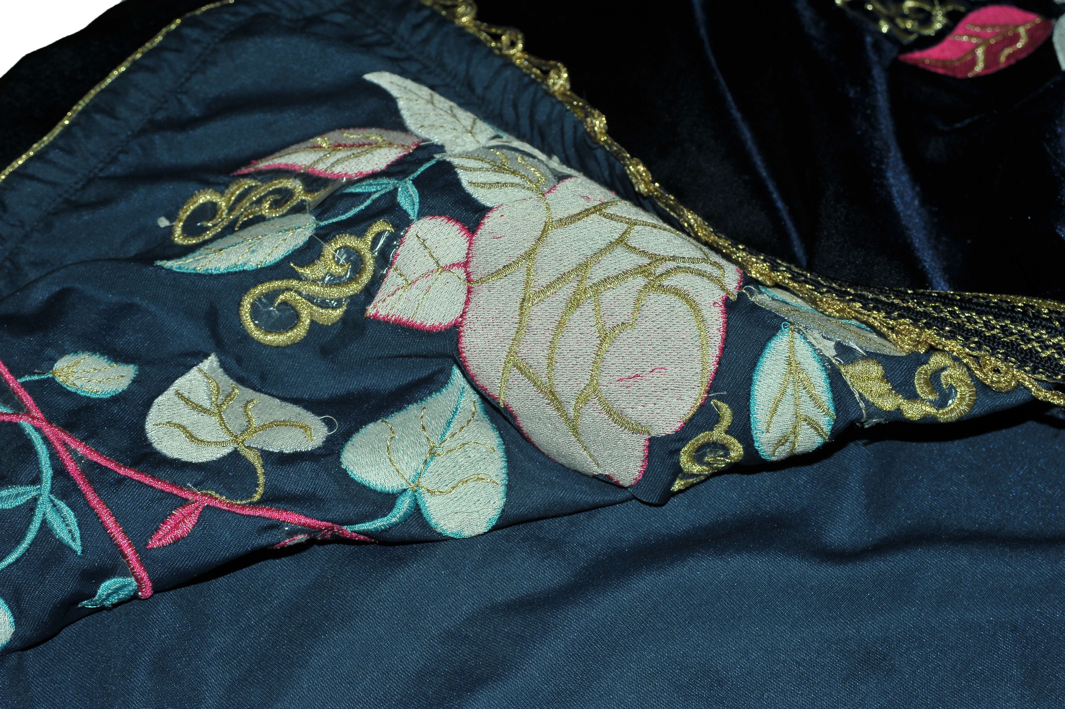 Vintage Vintage Moroccan Handmade Caftan Blue Velvet Flower Design Size M / US 6-8 / IT 42-44 - 9 Thumbnail
