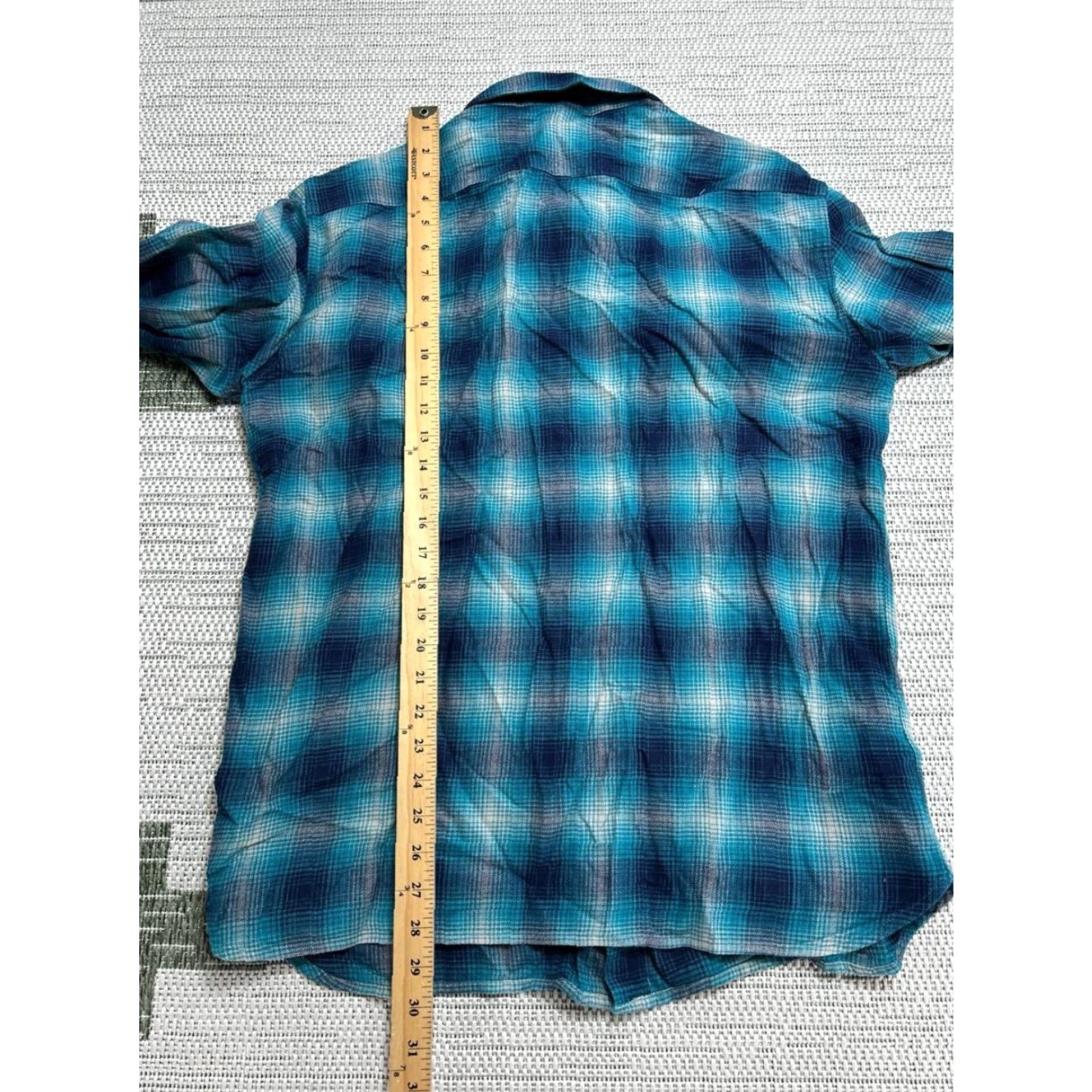 Levi's Levis Classic Worker Shirt Men M Blue Cotton Plaid Relaxed Fit Button-Up Collared Casual Breathable Pockets Vintage: No (omit) Size US M / EU 48-50 / 2 - 5 Thumbnail