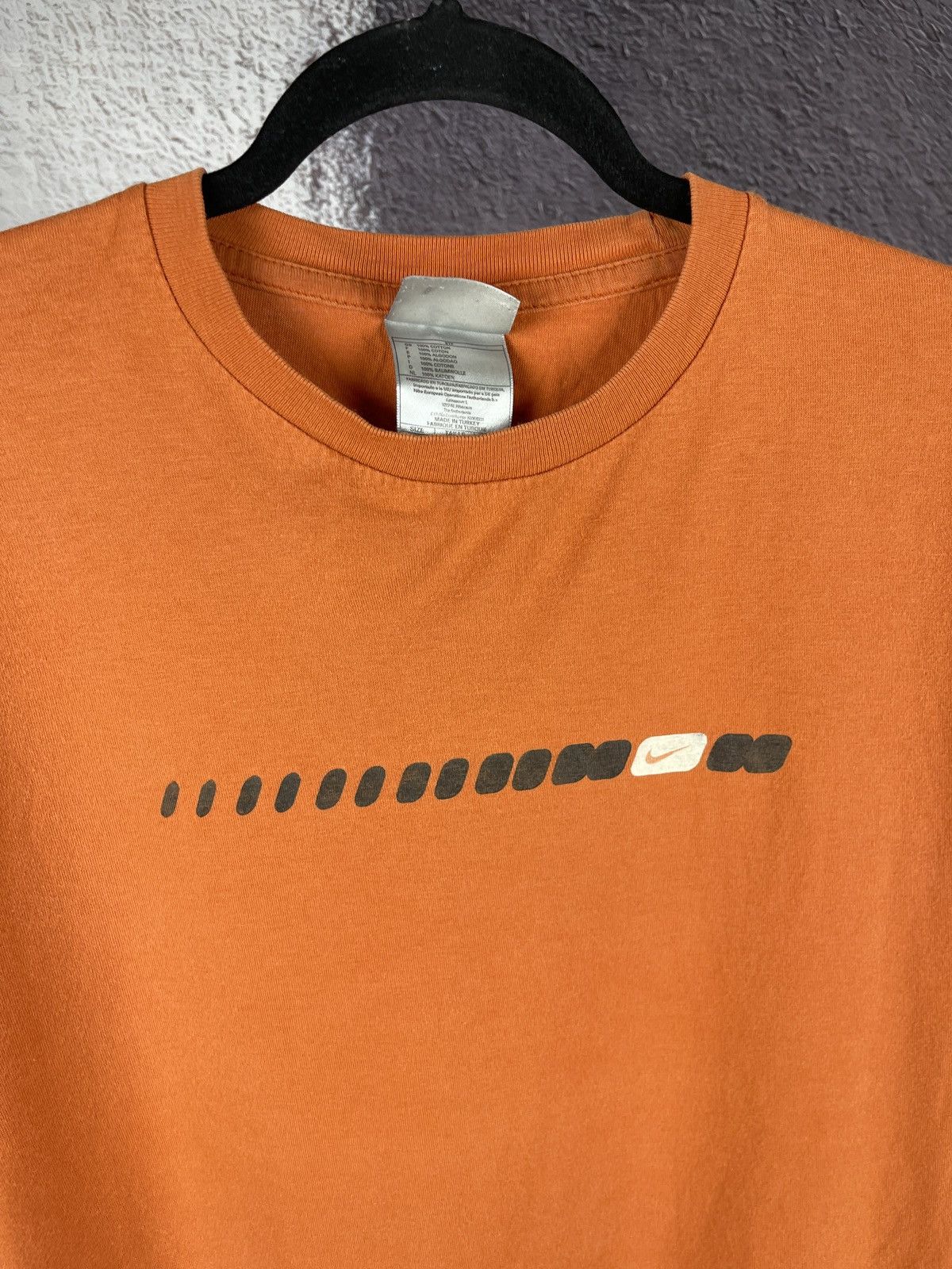 Vintage Nike vintage y2k orange stripe logo swoosh tee shirt Size US M / EU 48-50 / 2 - 5 Thumbnail