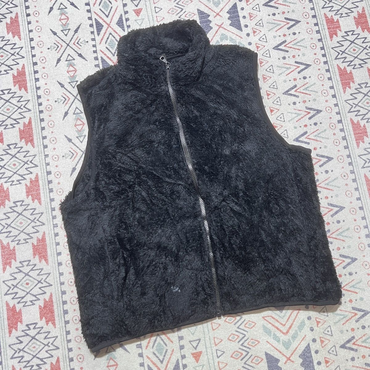 Uniqlo Uniqlo Fleece Black Vest Size US XL / EU 56 / 4 - 1 Thumbnail