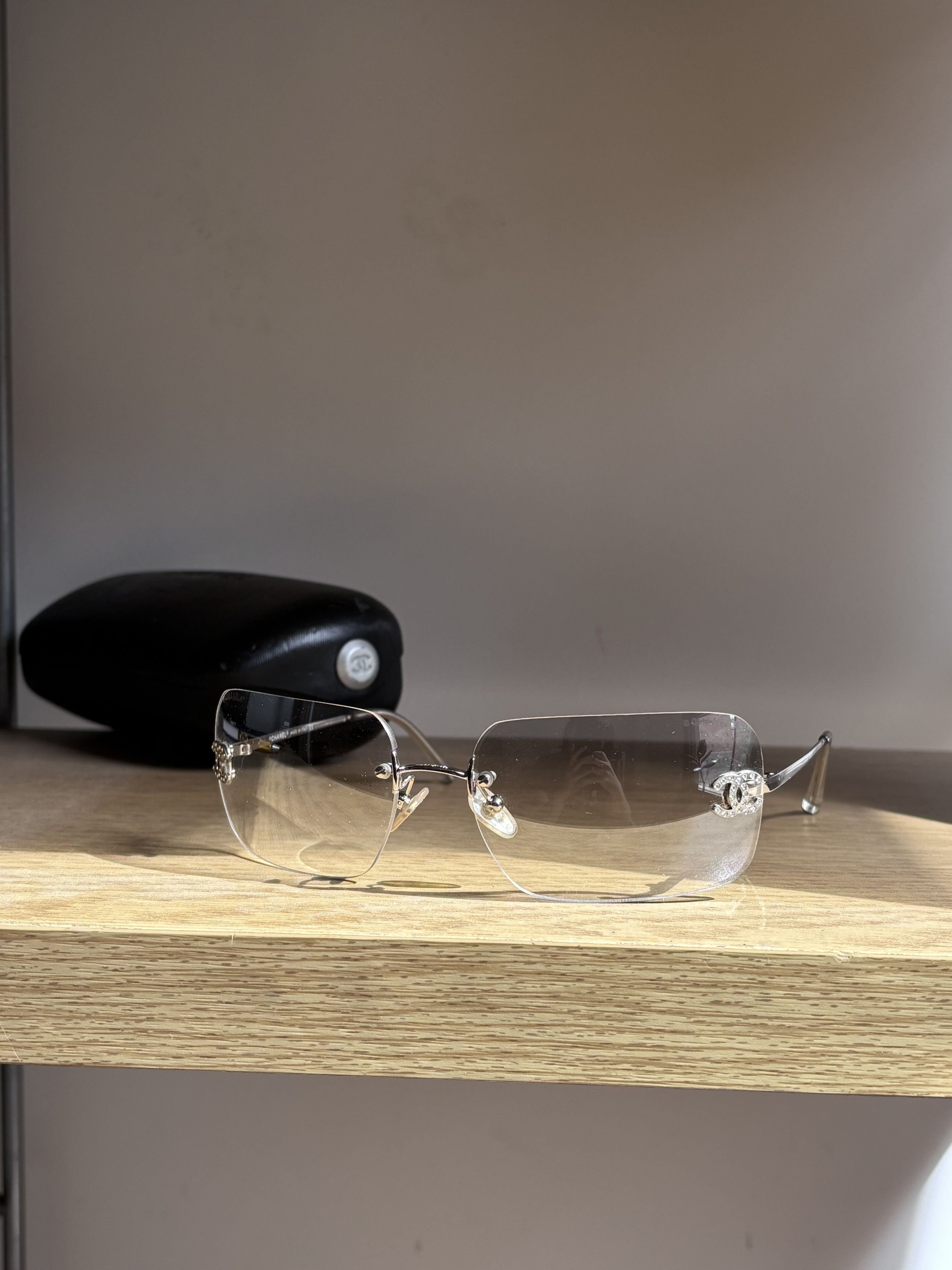 Chanel Chanel Sunglasses 4017-D Rhinestone Logo Rimless Vintage Size ONE SIZE - 2 Thumbnail