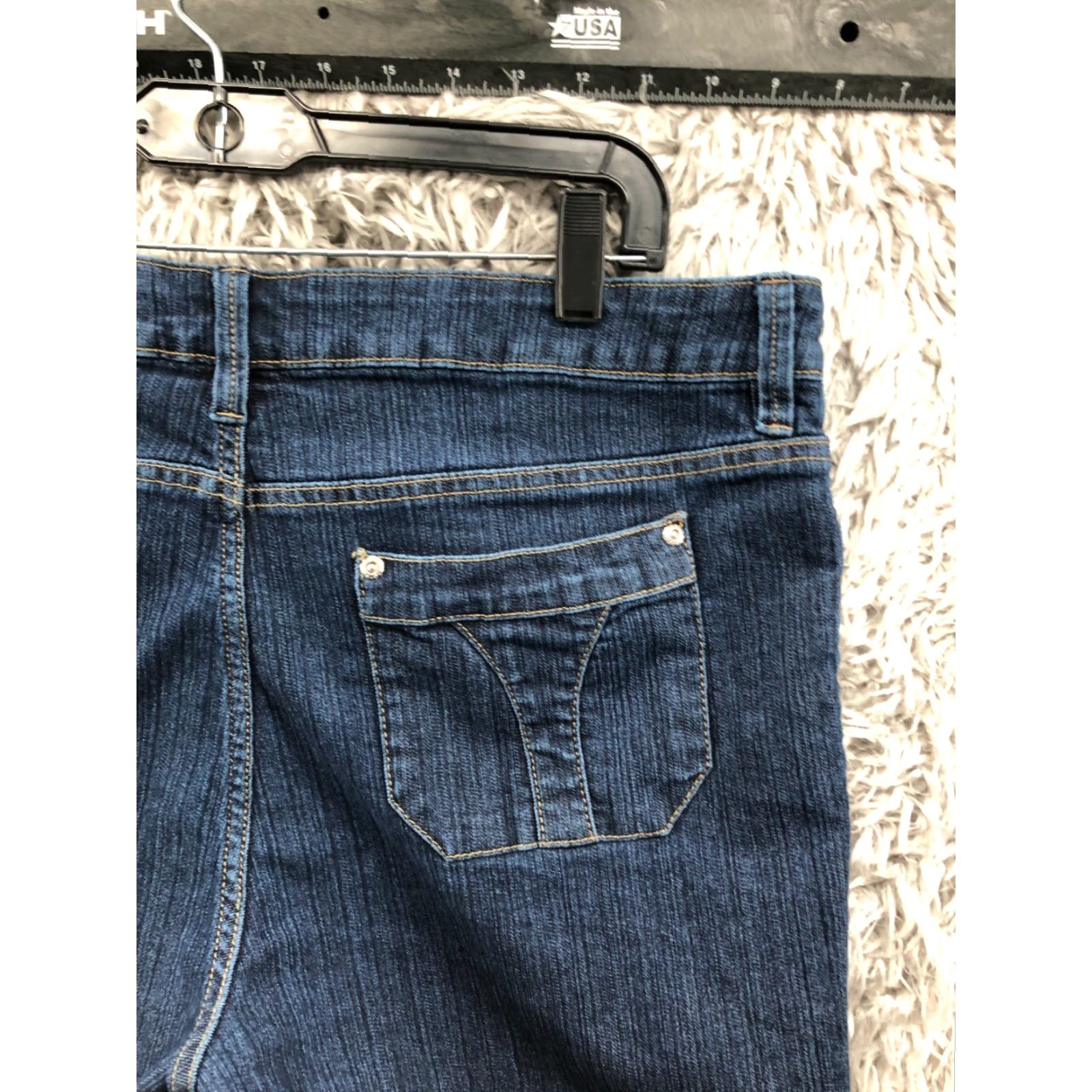 Faded Glory Faded Glory Jeans Capri Womens Size 12 Mid Blue Denim 5-Pocket Stretch Comfort Pockets Regular Rise Modern Classic American Women Size 34" / US 12 / IT 48 - 6 Thumbnail