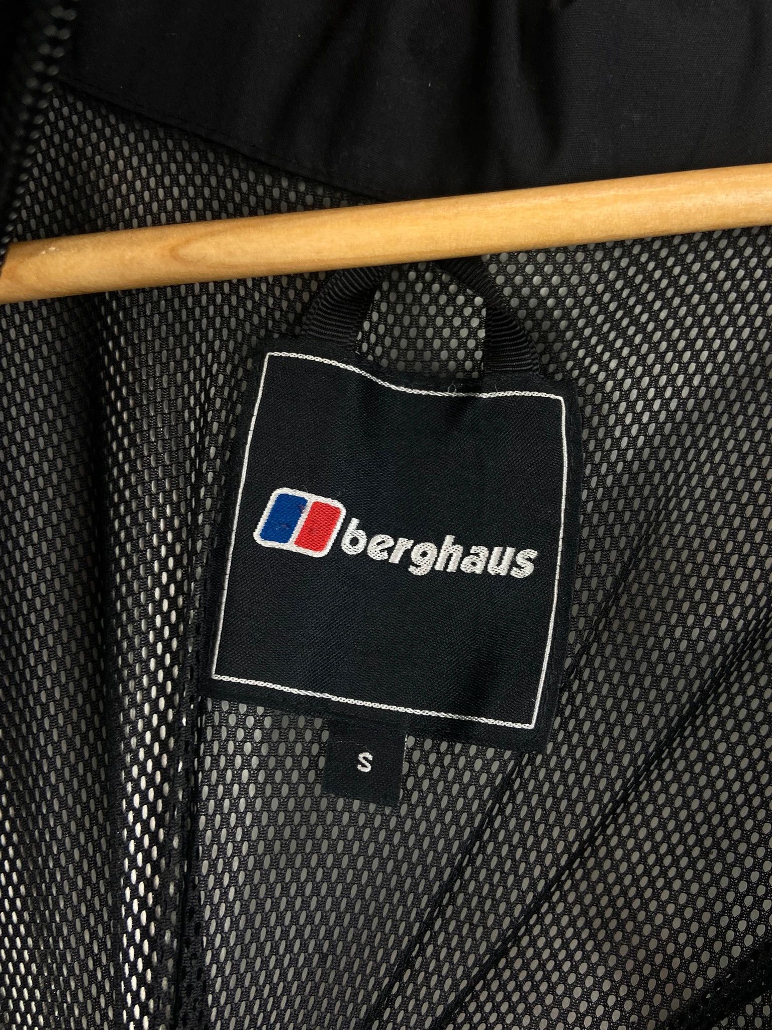 Berghaus Berghaus Black Lightweight Outdoor Windbreaker Jacket Size US S / EU 44-46 / 1 - 3 Thumbnail