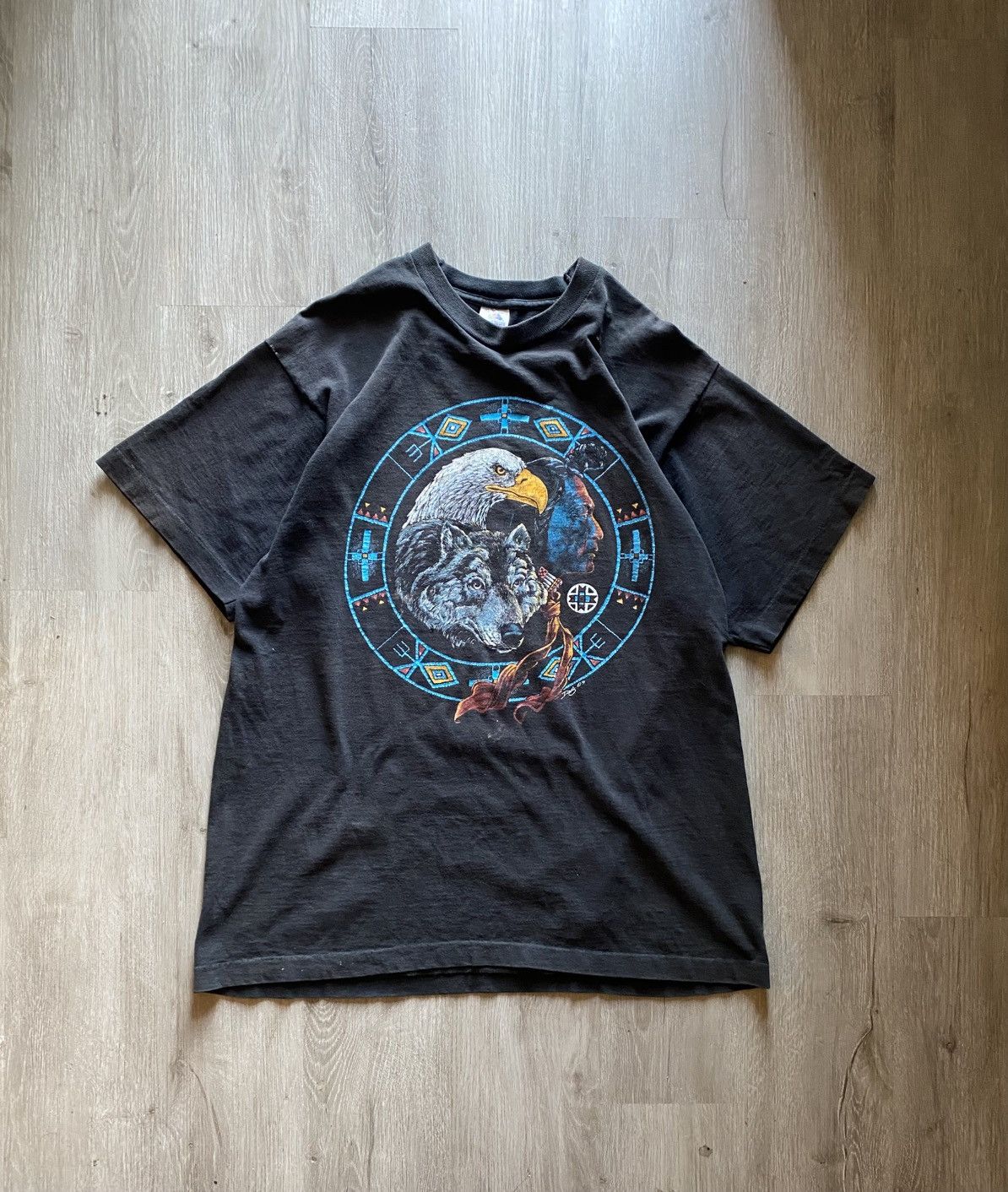 Fruit Of The Loom Vintage 1991 Native American Bald Eagle And Wolf Tshirt Size US XL / EU 56 / 4 - 1 Thumbnail