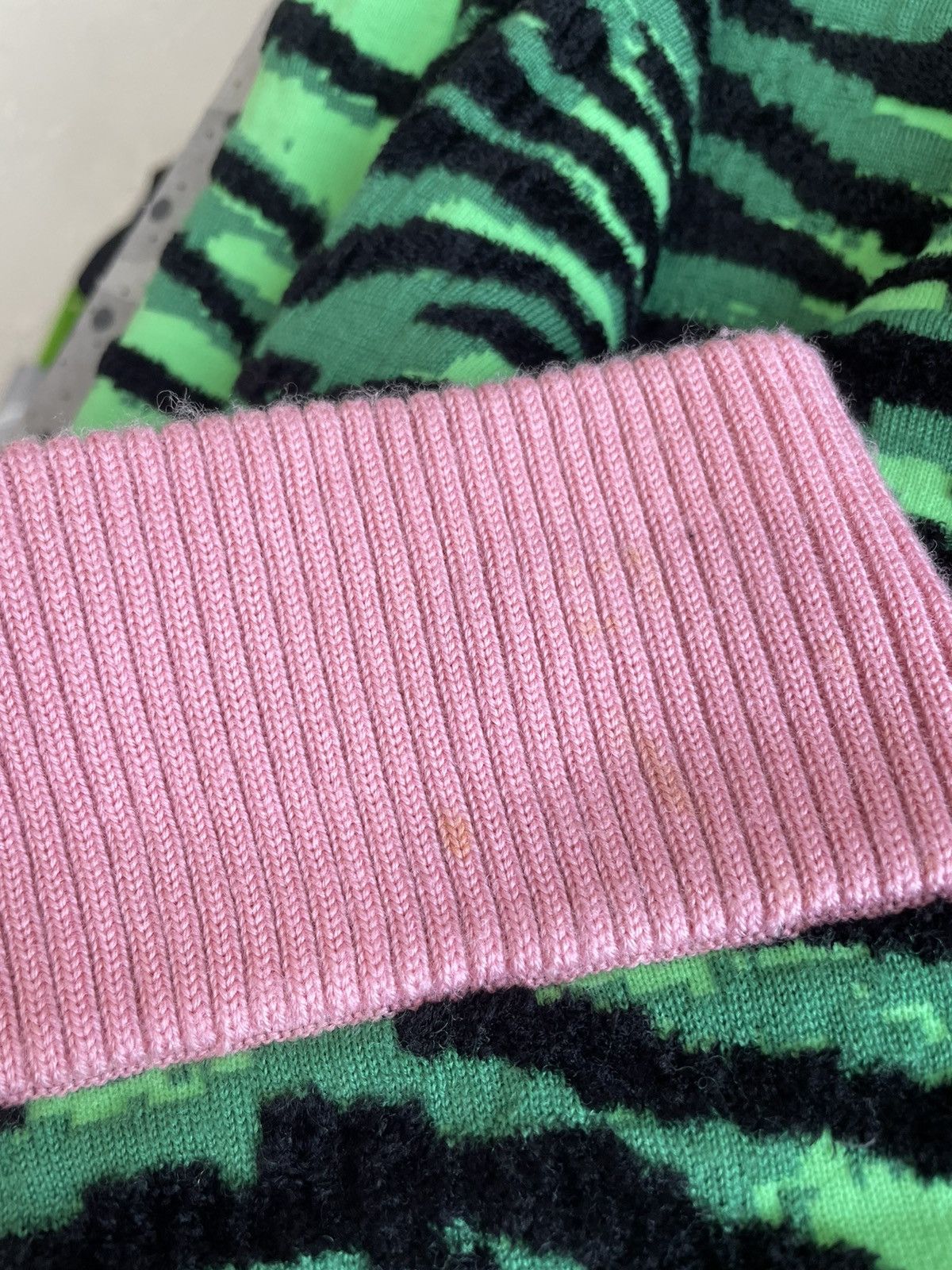 H&M × Kenzo × Vintage Kenzo x H&M Green/Pink Tiger Pattern Knit Sweater Size XS / US 0-2 / IT 36-38 - 12 Thumbnail