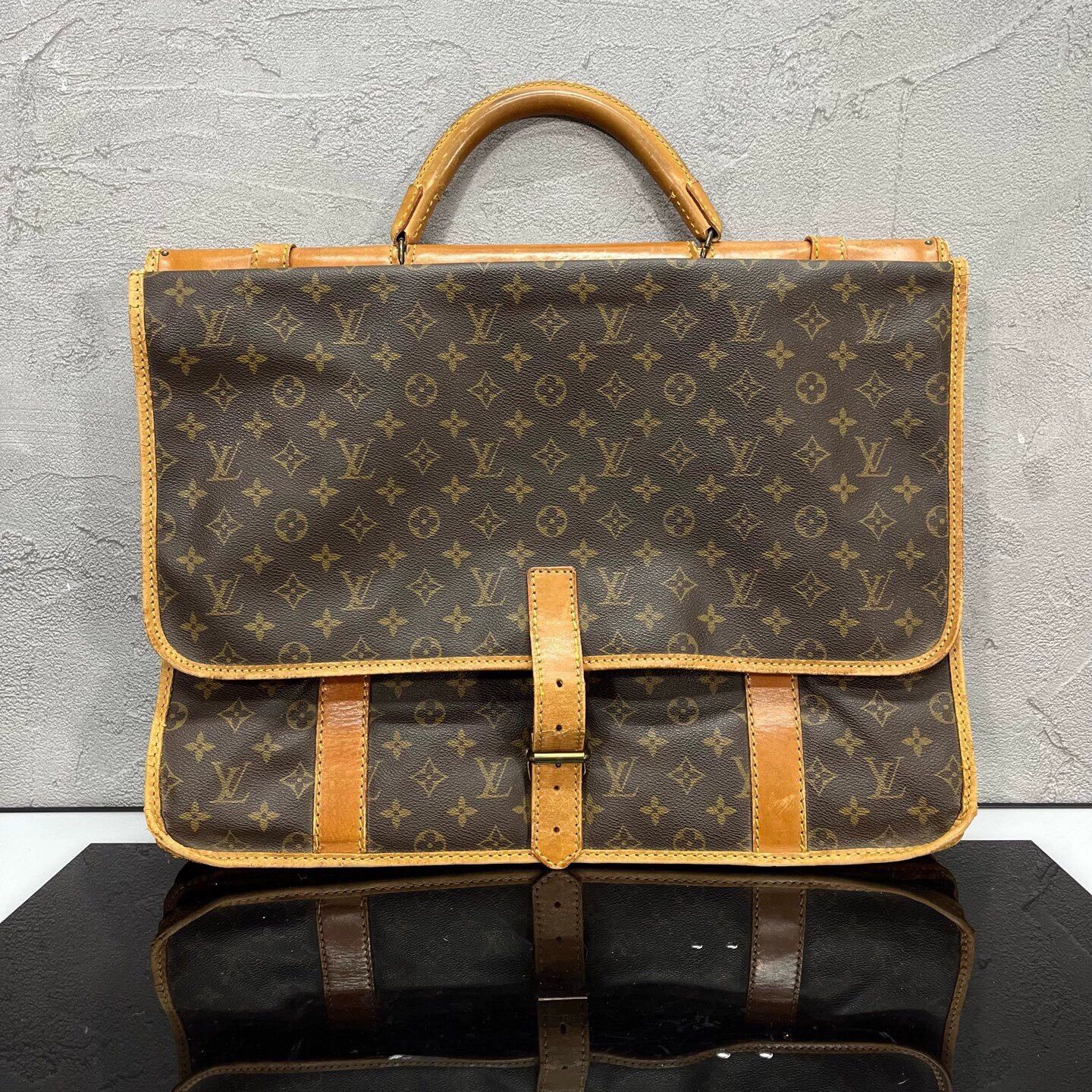 Louis Vuitton Louis Vuitton Monogram Hunter Bag II Rare Size ONE SIZE - 1 Thumbnail