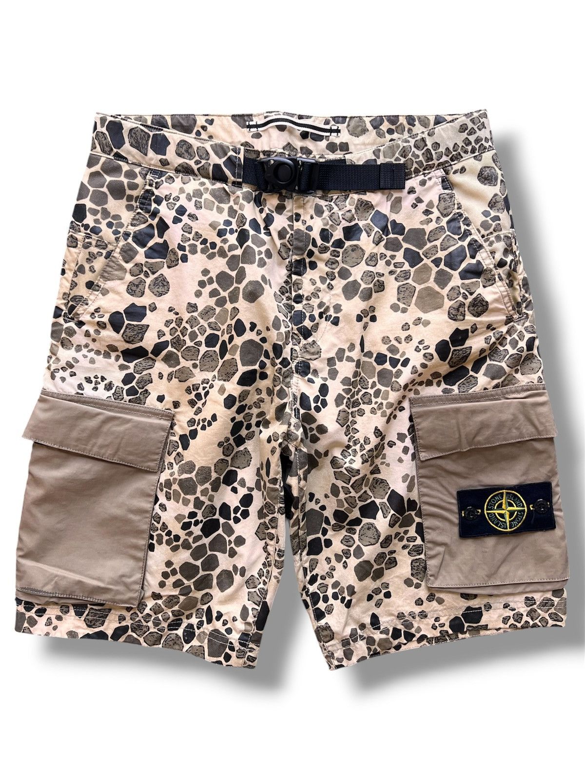 Stone Island Stone Island Alligator Camo Cargo Shorts Type RE W30 croc Size US 30 / EU 46 - 1 Thumbnail
