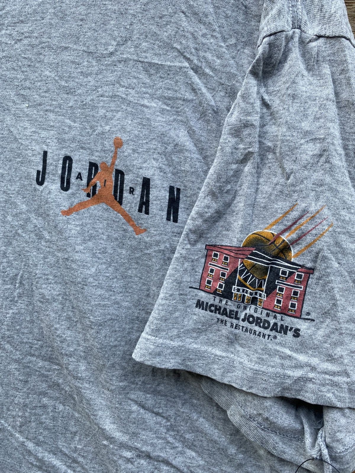 Nike vintage nike michael jordan restaurant chicago bulls tshirt Size US XL / EU 56 / 4 - 4 Thumbnail