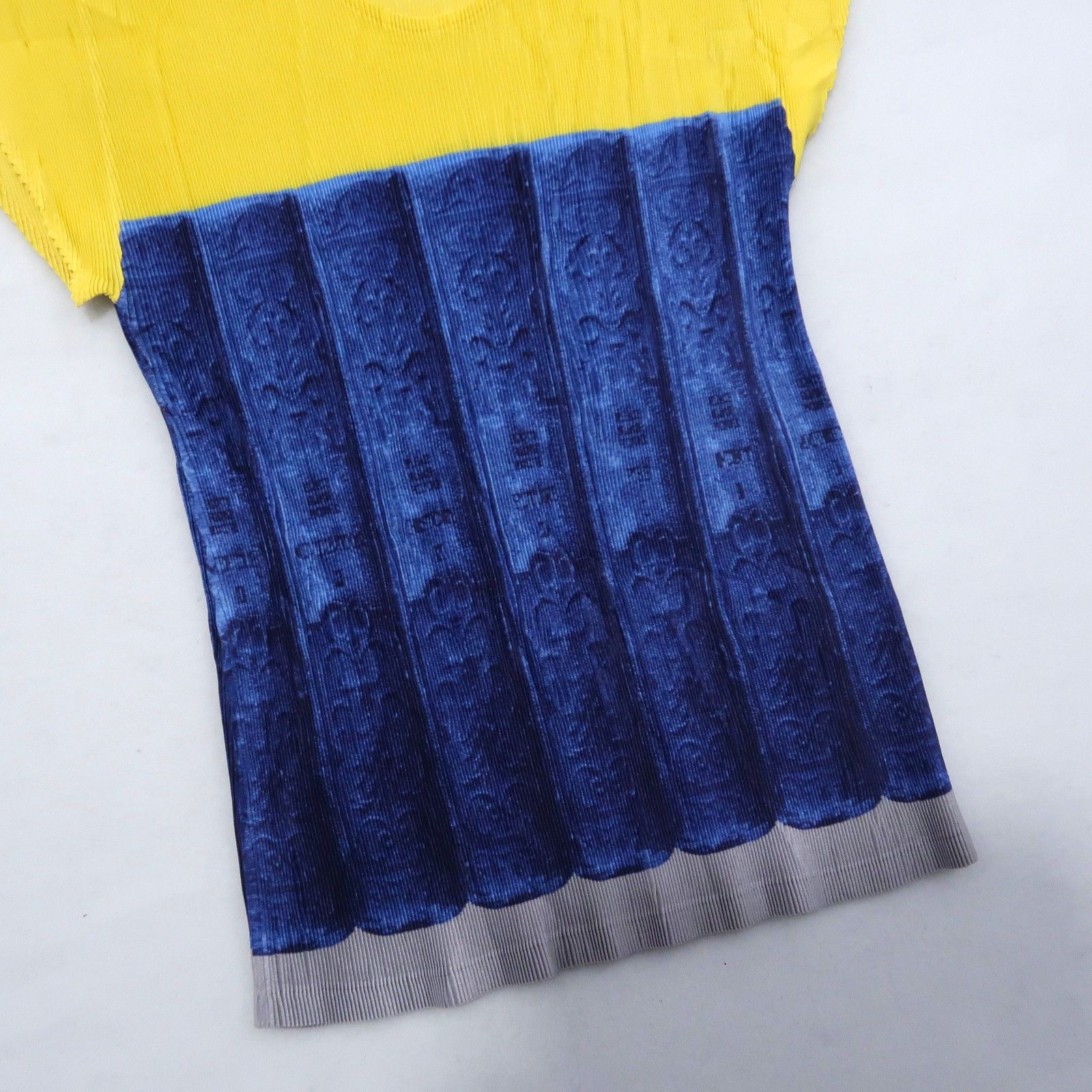 Pleats Please Issey Miyake Pleats Please “Book Cut & Sew” Top Size M / US 6-8 / IT 42-44 - 5 Thumbnail