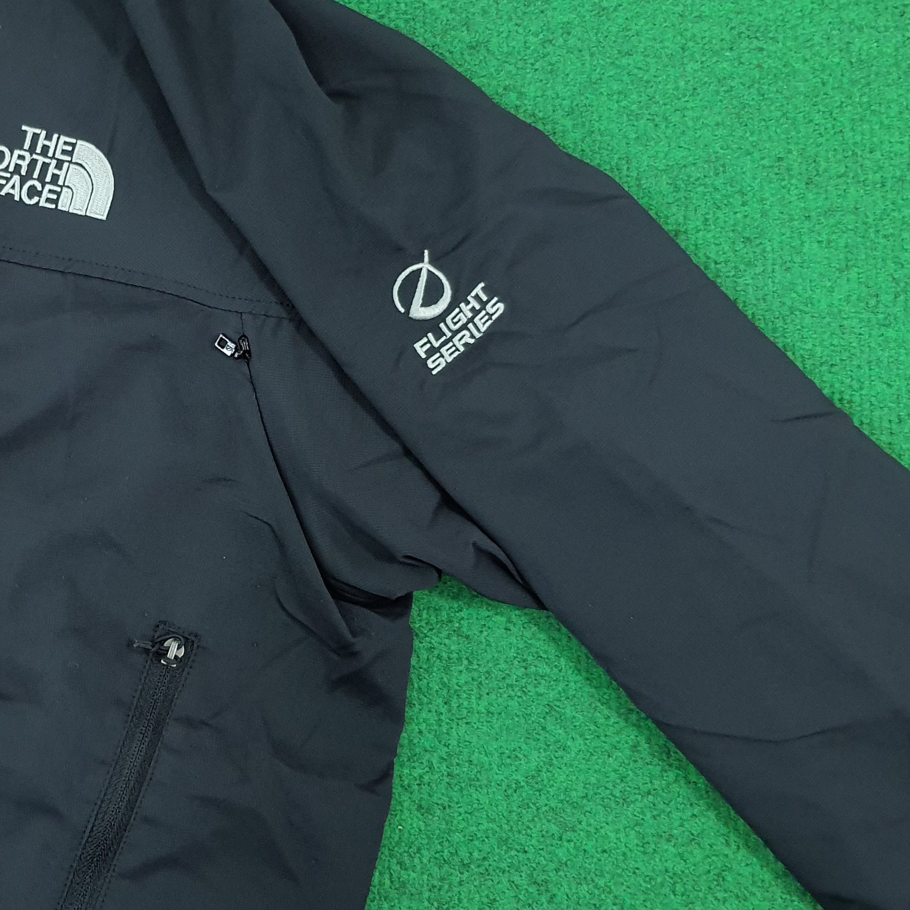 The North Face Vintage The North Face Flight Series Zipper Jacket C271N4 Size US L / EU 52-54 / 3 - 5 Thumbnail