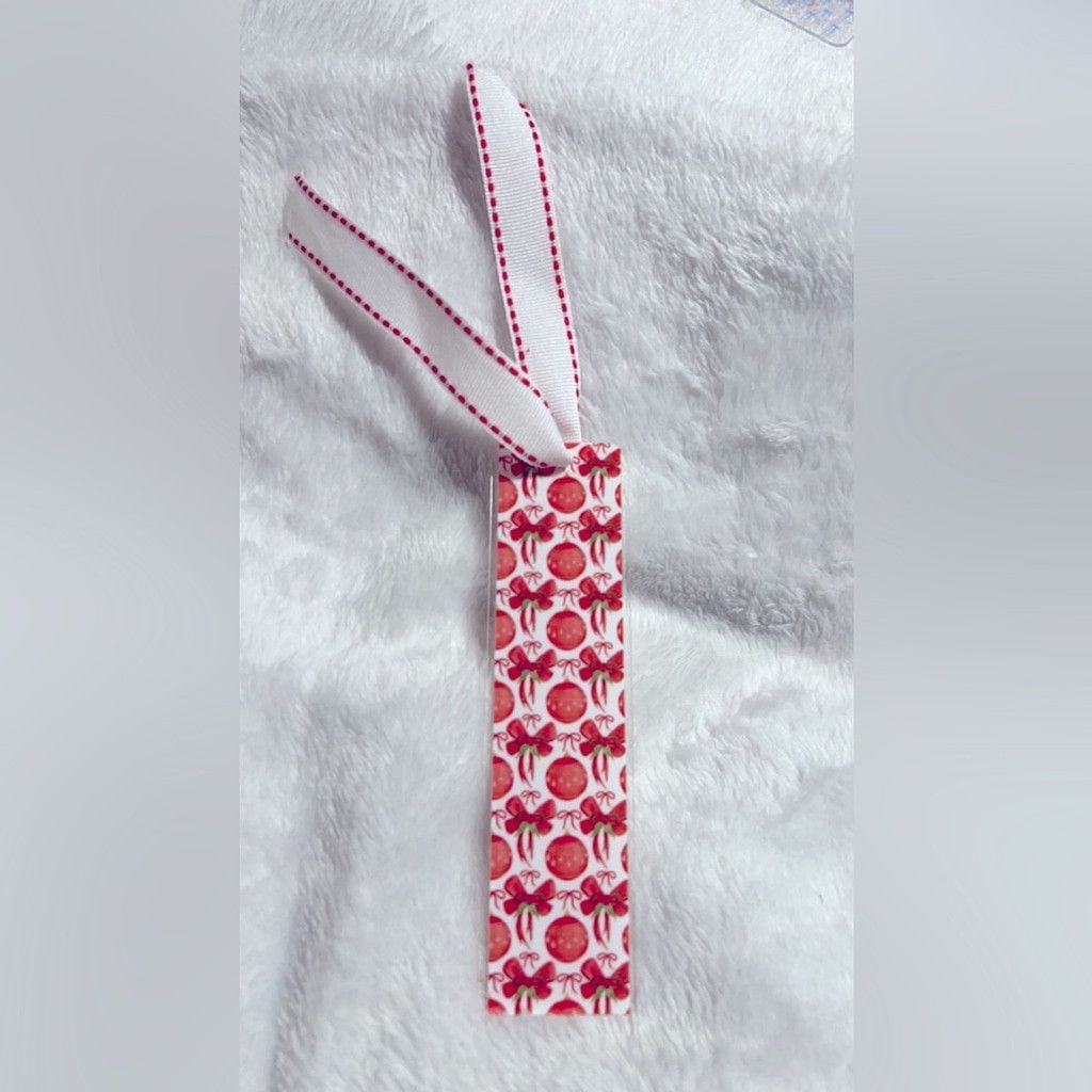 The Unbranded Brand Red bows and ornaments bookmark Size ONE SIZE - 1 Thumbnail