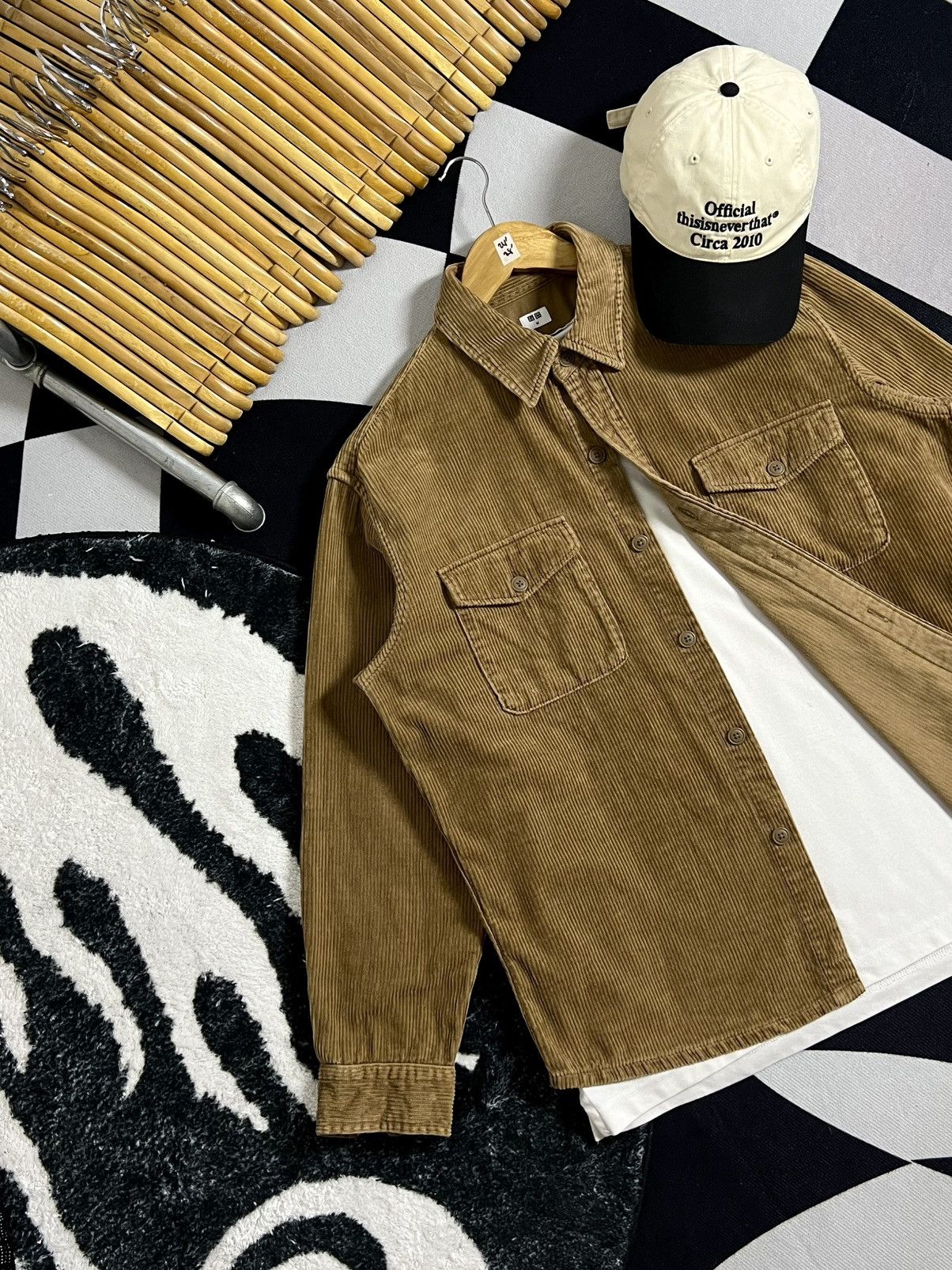 Other UNIQLO CORDUROY BUTTON UP SHIRT JACKET (OUTER WEAR) Size US L / EU 52-54 / 3 - 3 Thumbnail