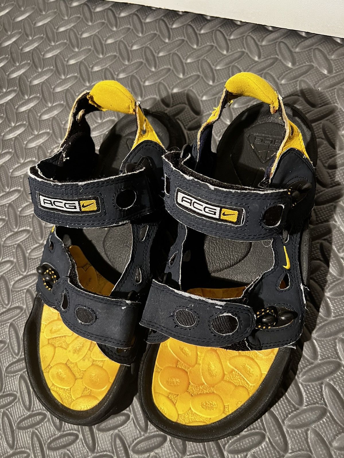 Nike RARE Nike ACG Vintage Hiking Sandals size 8 Mens Blue Yellow Size US 8 / EU 41 - 2 Thumbnail
