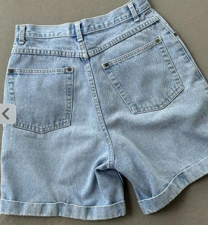 Bill Blass Bill Blass Light Wash Mom Shorts Size 6 Size 28" / US 6 / IT 42 - 2 Thumbnail