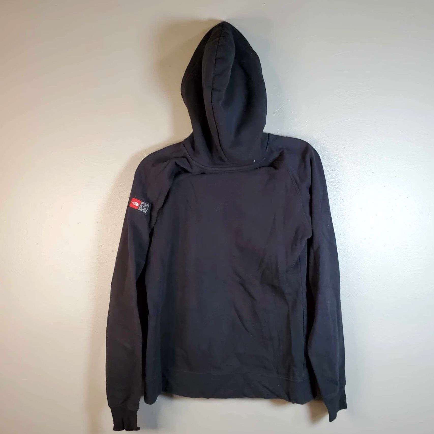 The North Face VINTAGE The North Face Hoodie Womens M Black World Flags Graphic Pullover Fleece Size M / US 6-8 / IT 42-44 - 3 Thumbnail