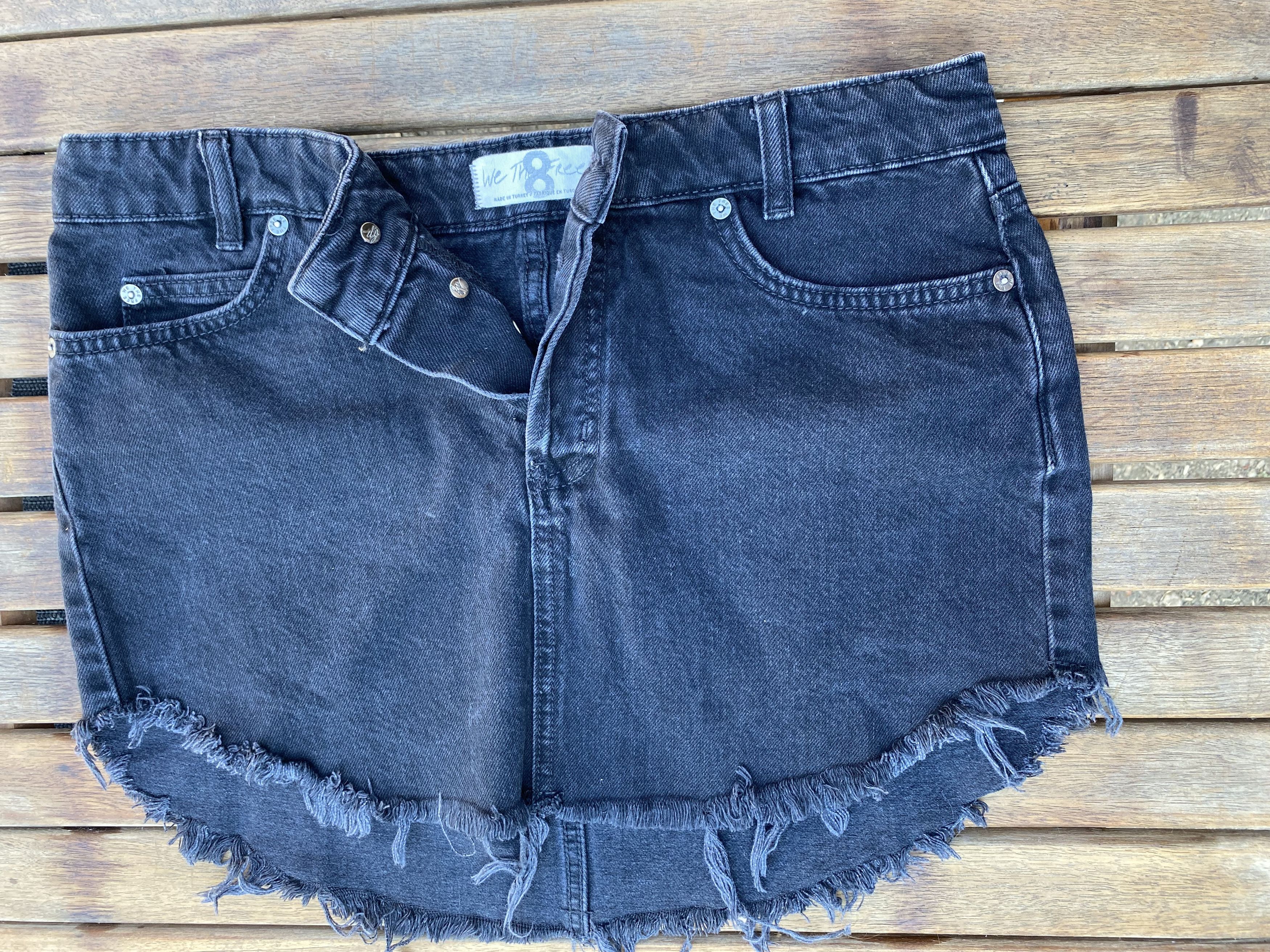 Free People Black Denim Raw Hem Mini Skirt w/Button Fly & ShirtTail Hem Size 30" / US 8 / IT 44 - 6 Thumbnail