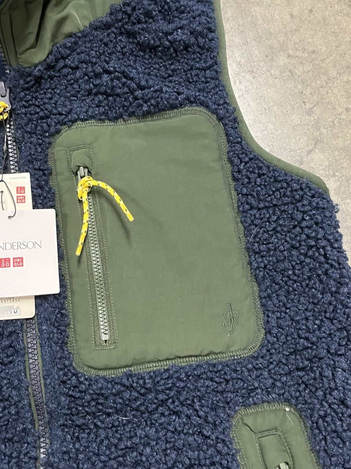 JW Anderson × Uniqlo JW Anderson Uniqlo deep pile hooded vest NWT gorpcore hype Size US XXS / EU 40 - 6 Thumbnail