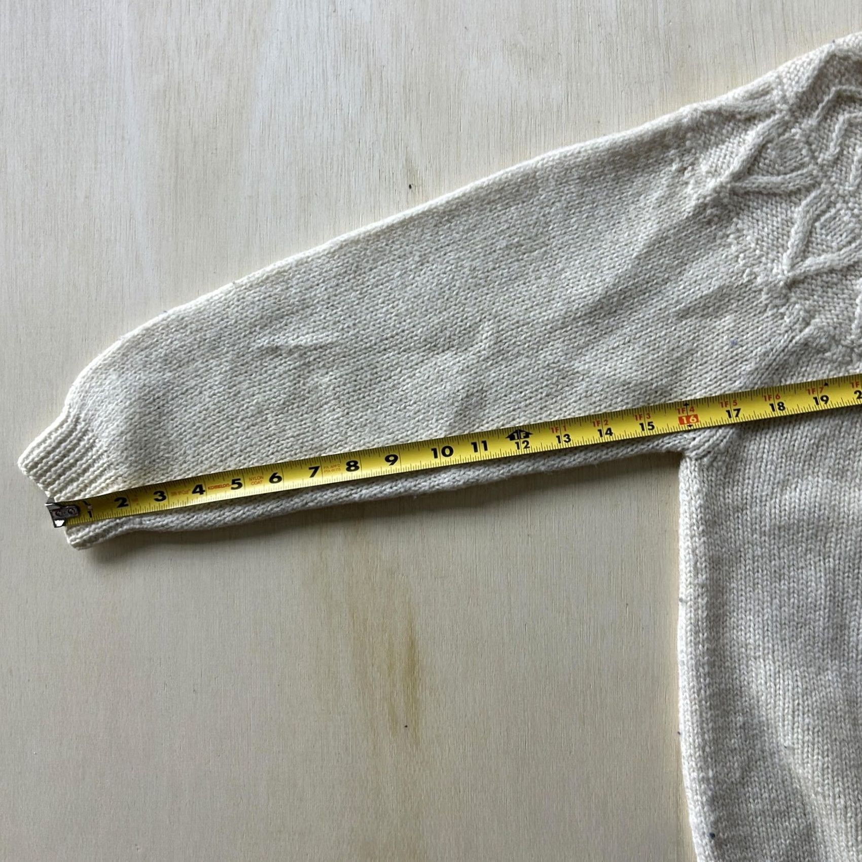 Vintage Vintage Robert Scott Ltd Sweater Womens 36 White Cable-Knit Wool Pullover Crew Neck Pullover Knit Size 36 Womens Cushioned Warm Casual Fall Winter Size XS / US 0-2 / IT 36-38 - 5 Thumbnail