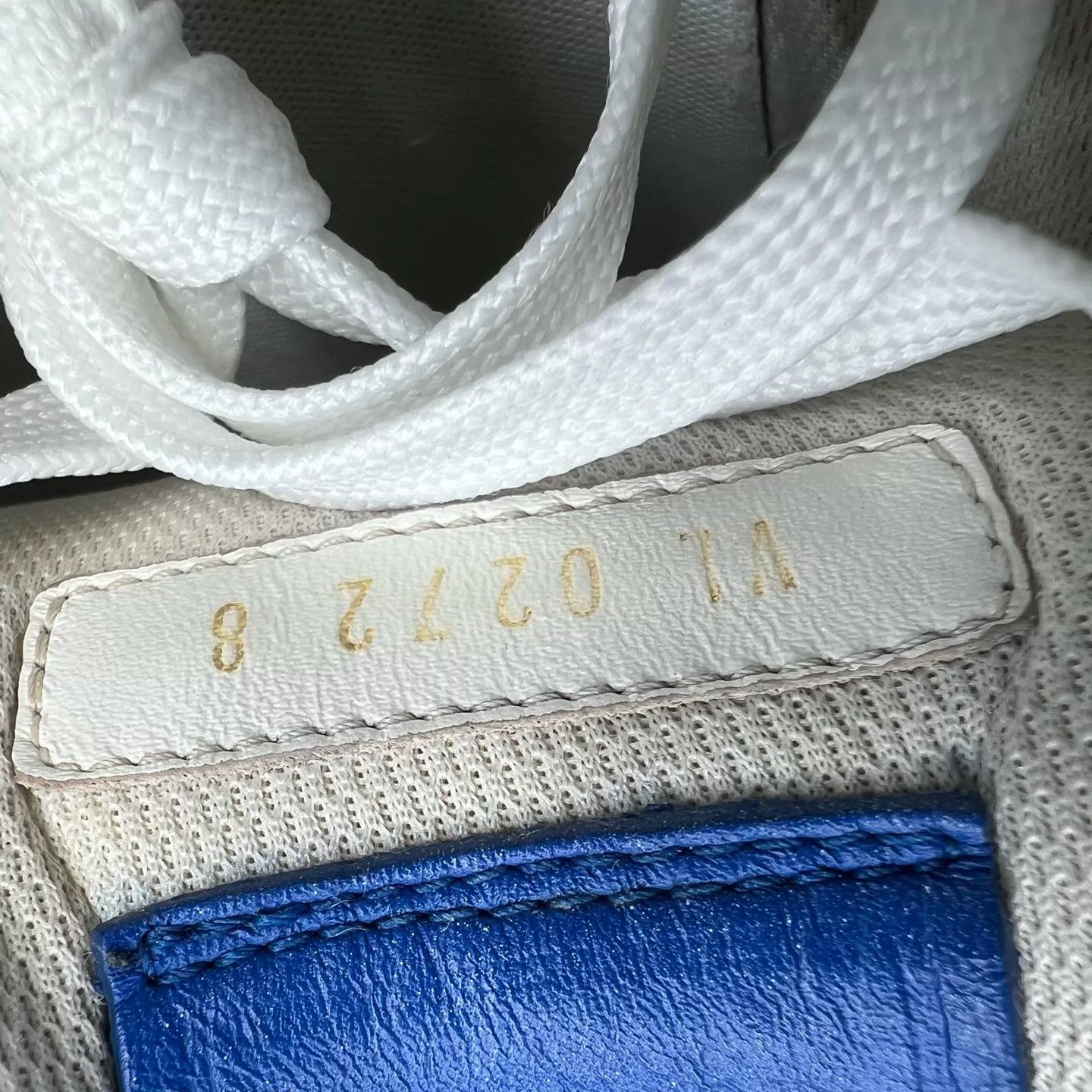 Louis Vuitton LV Trainer White & Blue Embossed 42 Size US 9 / EU 42 - 7 Thumbnail