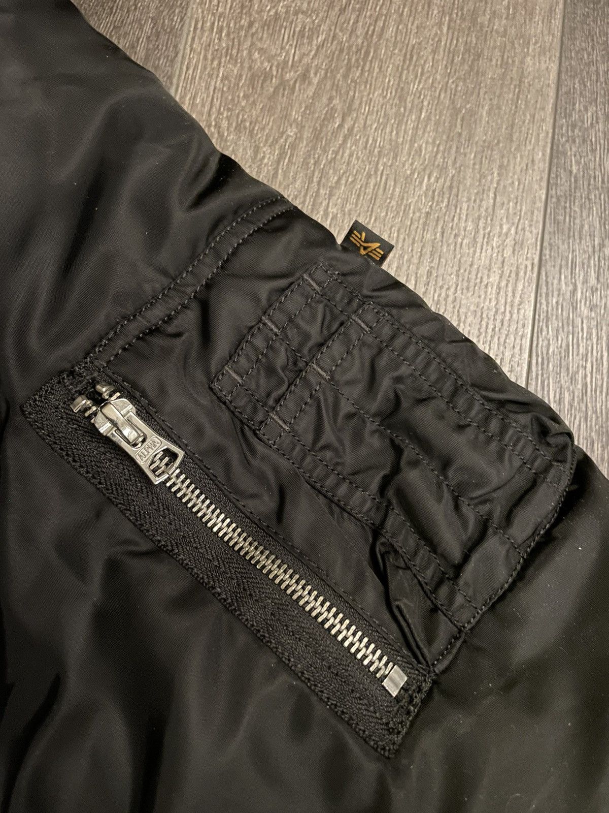 Vetements Vetements x Alpha Industries Reversible Bomber Keys XS Size US S / EU 44-46 / 1 - 11 Thumbnail