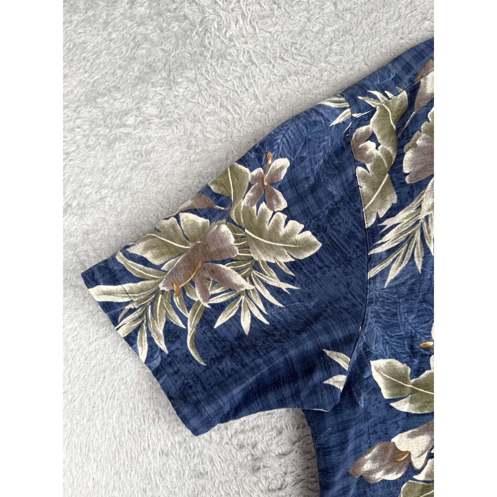 Vintage Batik Bay Shirt Men XL Blue Floral Silk Button-Up Hawaiian vacation resort Luau Aloha 100% Silk Batik Bay Mens Button-Up Shirt Size US XL / EU 56 / 4 - 3 Thumbnail