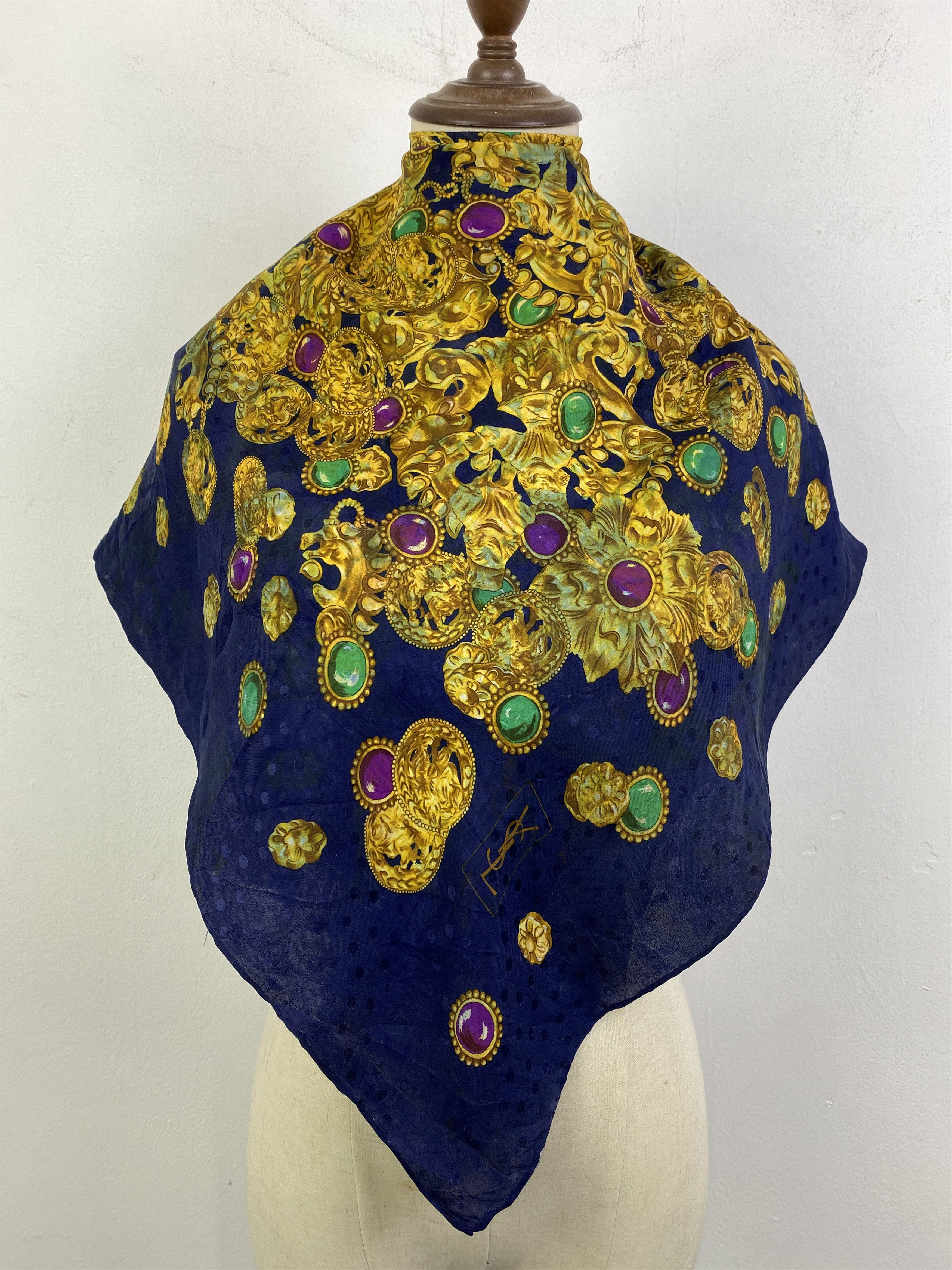 Yves Saint Laurent Yves Saint Laurent Silk Scarf / Silk Shawl SN0260 Size ONE SIZE - 1 Thumbnail
