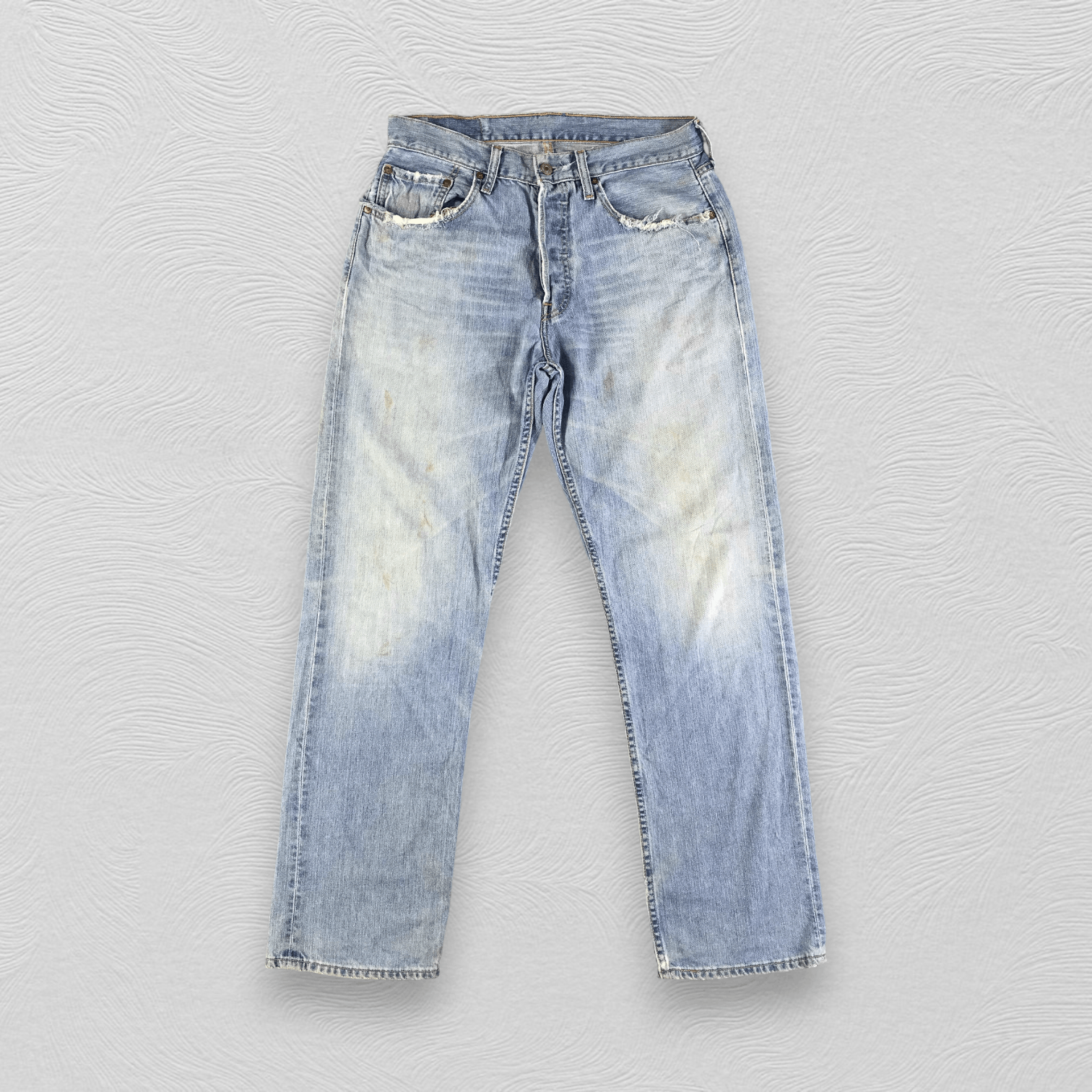 Levi's Vintage Levis 501 Jeans Medium Wash Denim KJ2137 Size US 32 / EU 48 - 1 Thumbnail