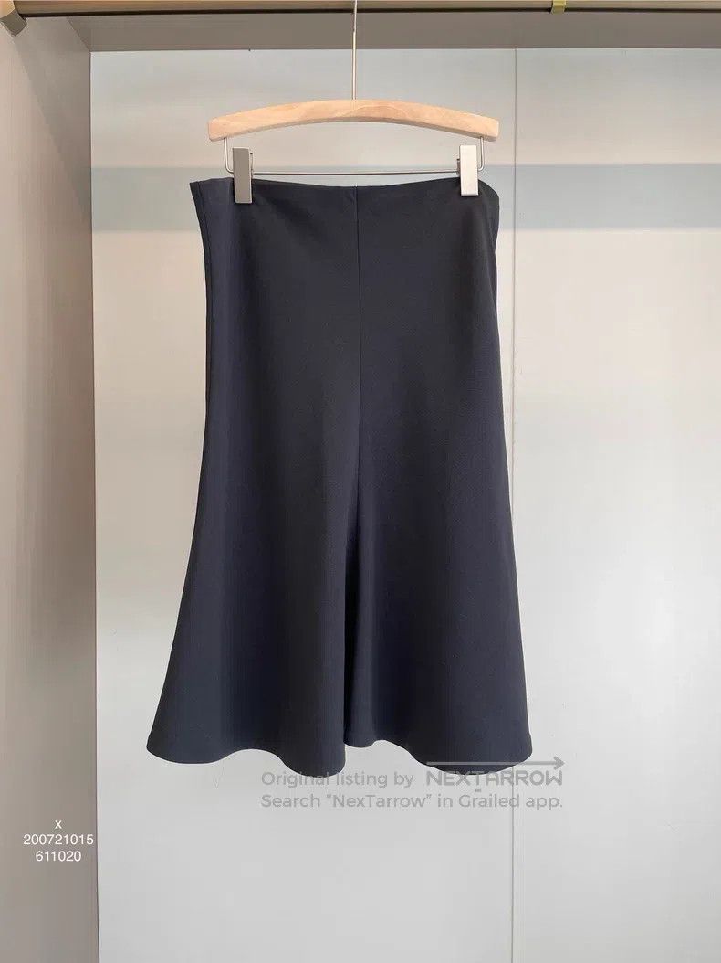 Brunello Cucinelli Brunello Cucinelli Black wool half-skirt Size 30" / US 8 / IT 44 - 1 Thumbnail